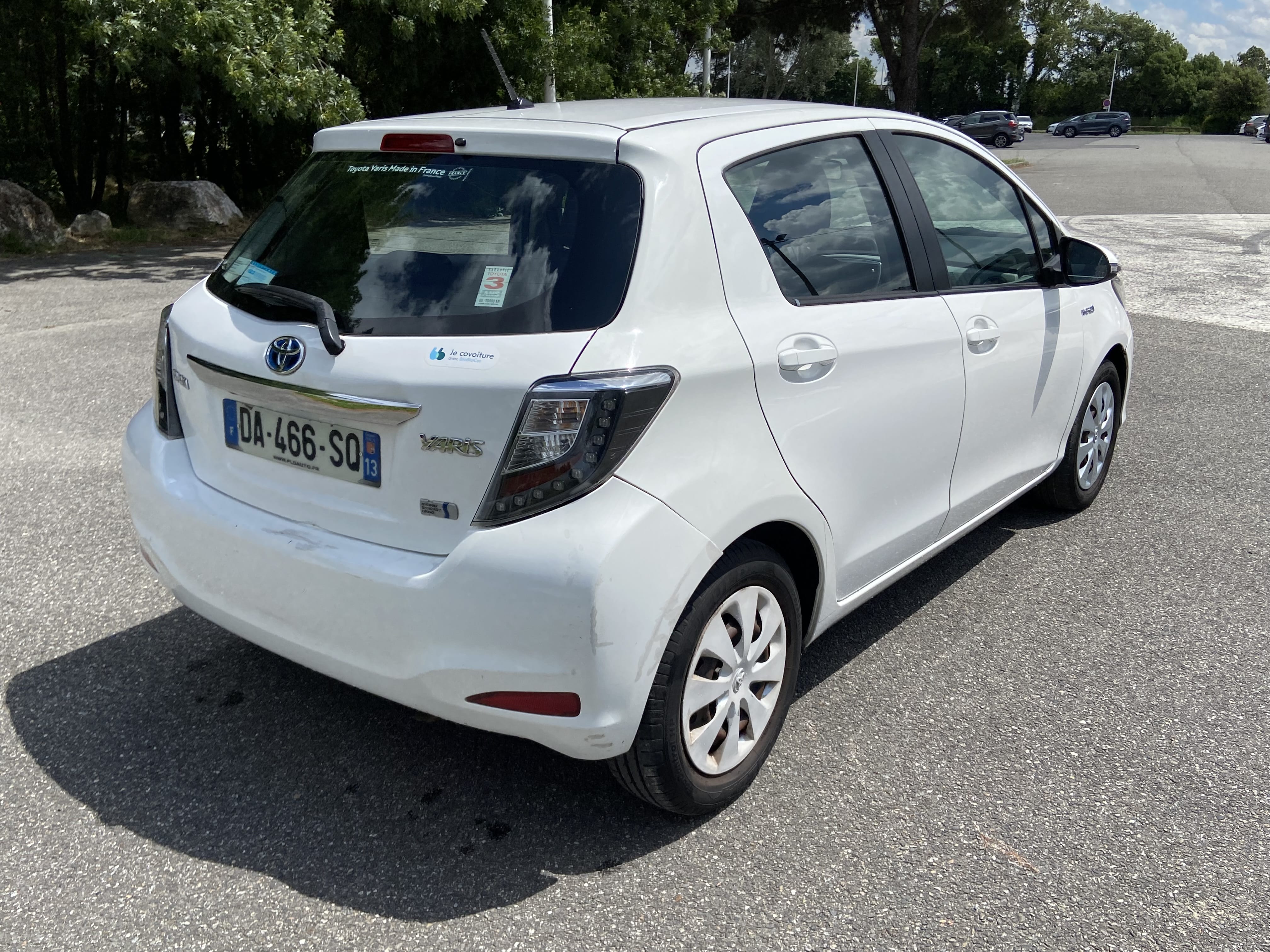 Toyota Yaris Hybride DA466SQ avec Entrée audio / iPod