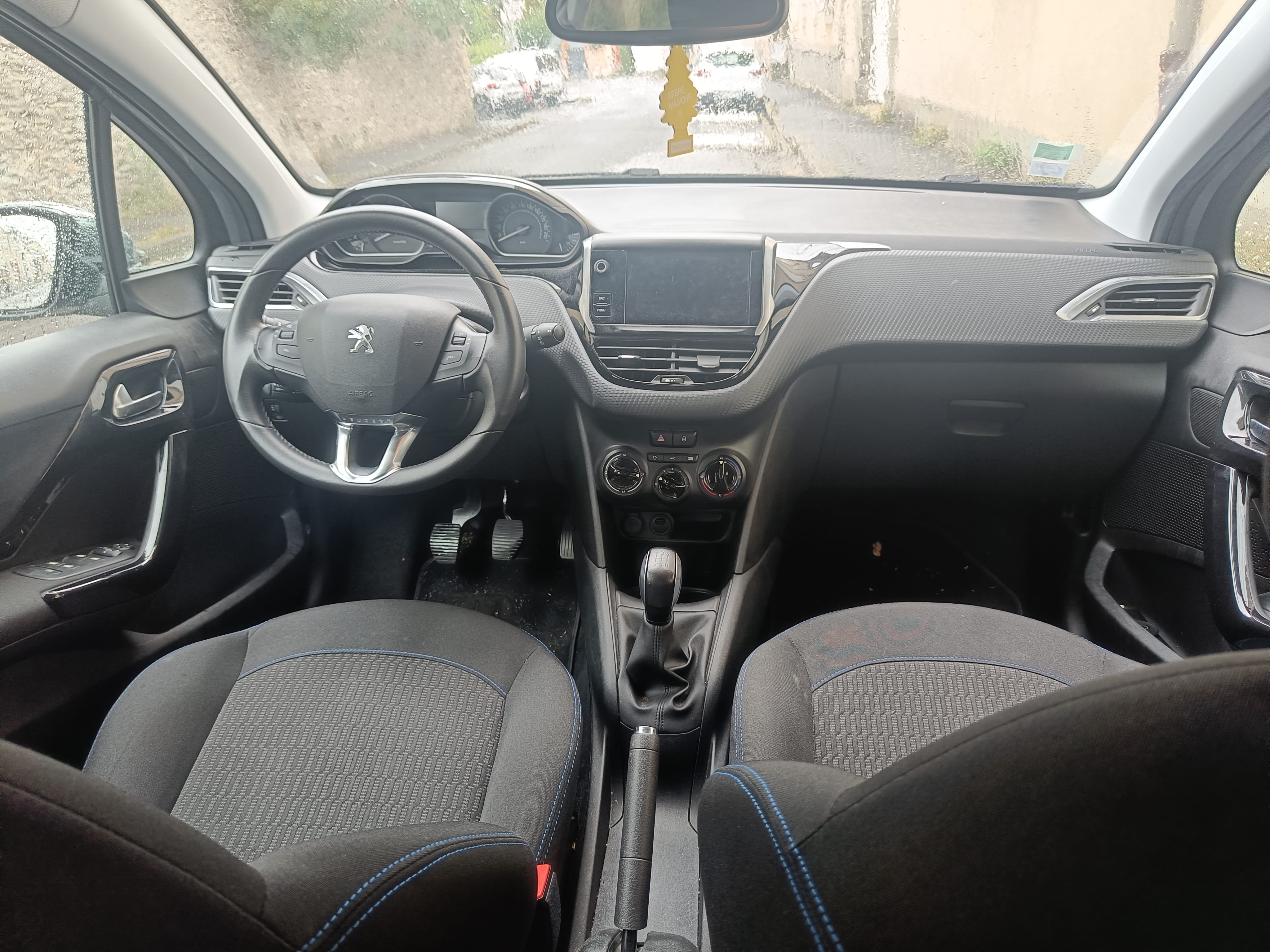 Peugeot 208 avec Apple CarPlay