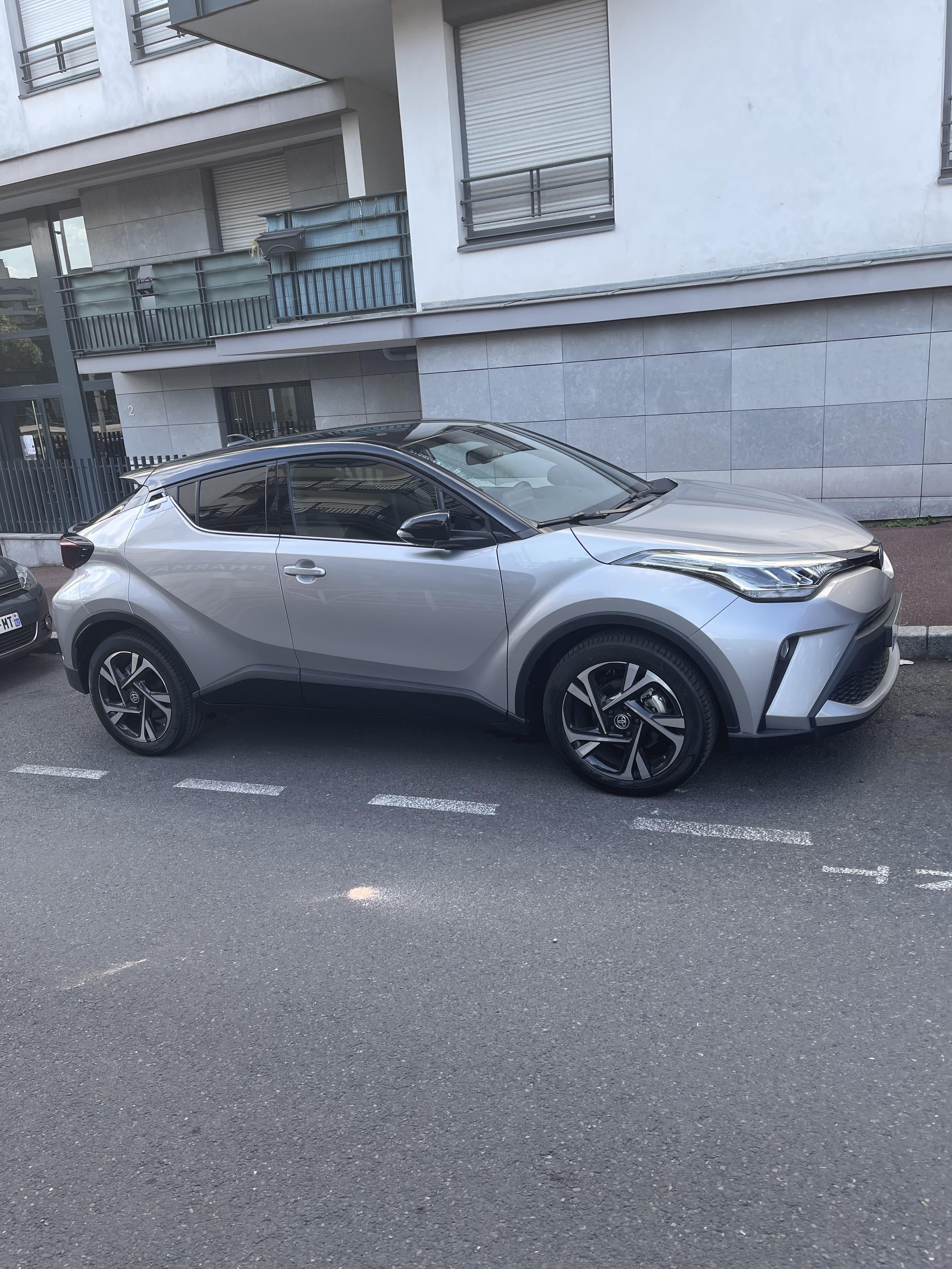 Toyota C-HR Hybrid avec Climatisation