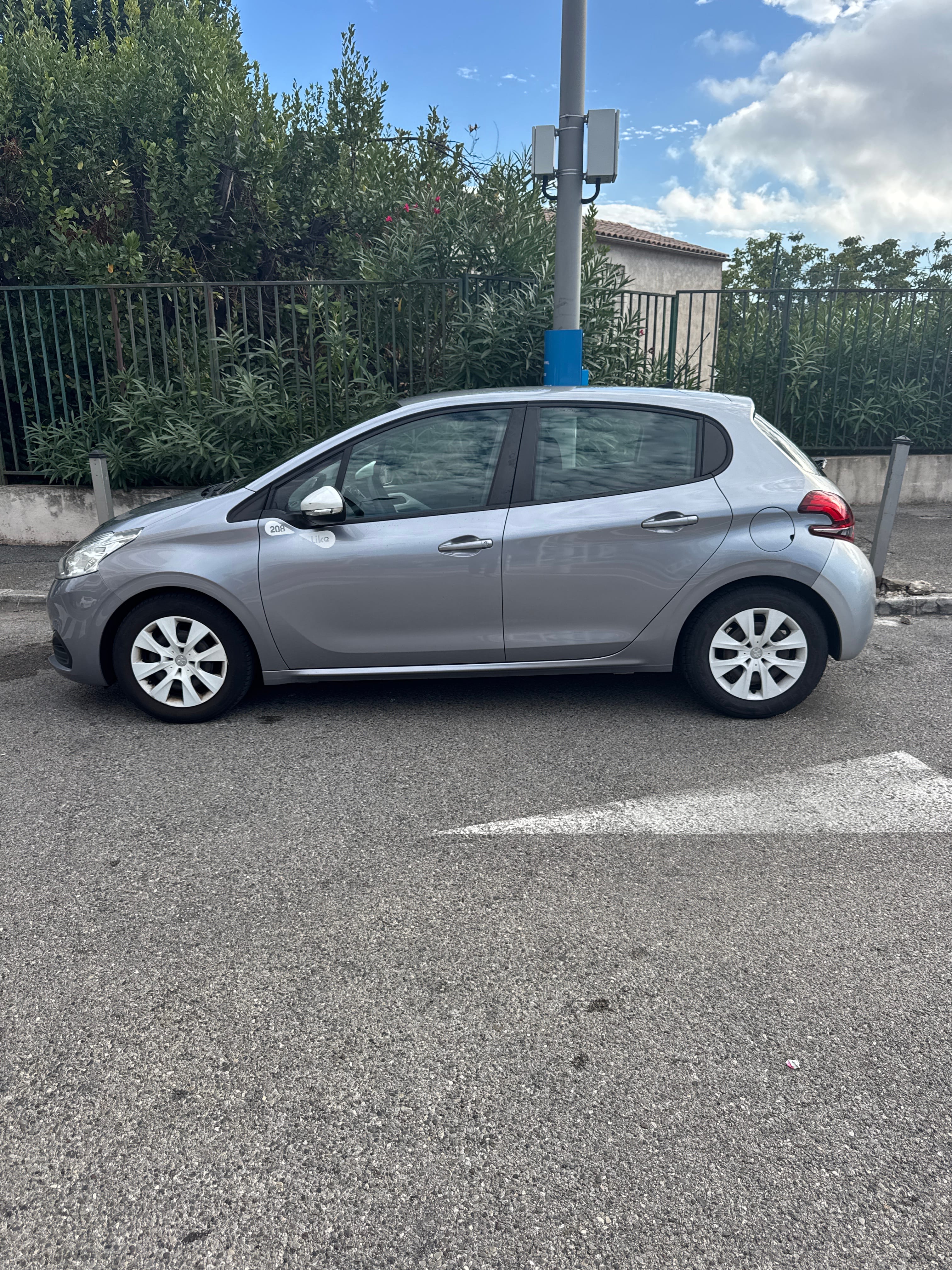 Peugeot 208 con Aire acondicionado