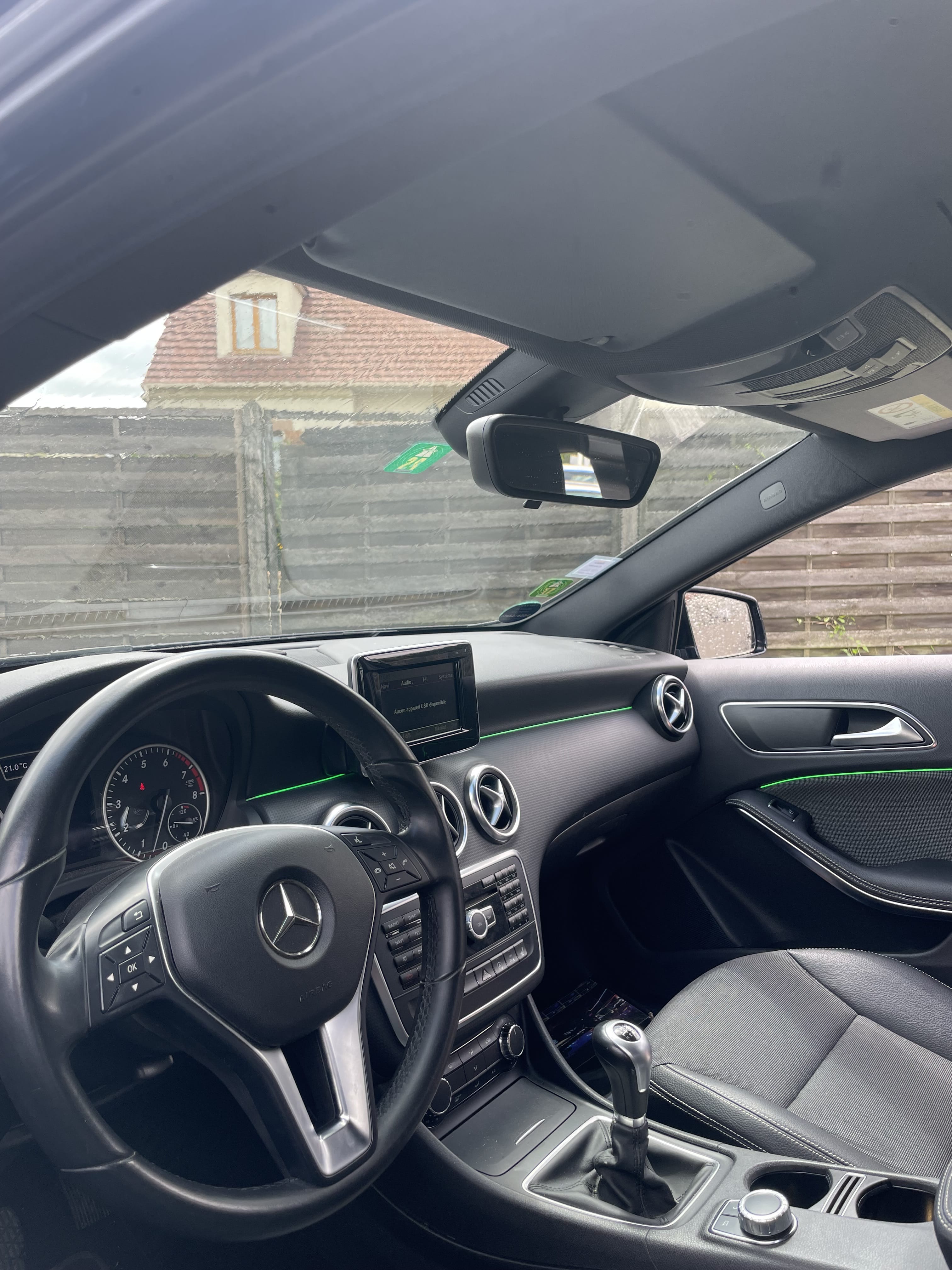 Mercedes-Benz Classe A 180 avec Entrée audio / iPod