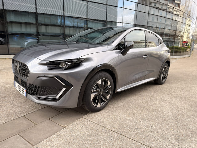 Renault Clio, 2026, Essence 95 / Électrique (hybride), automatique
