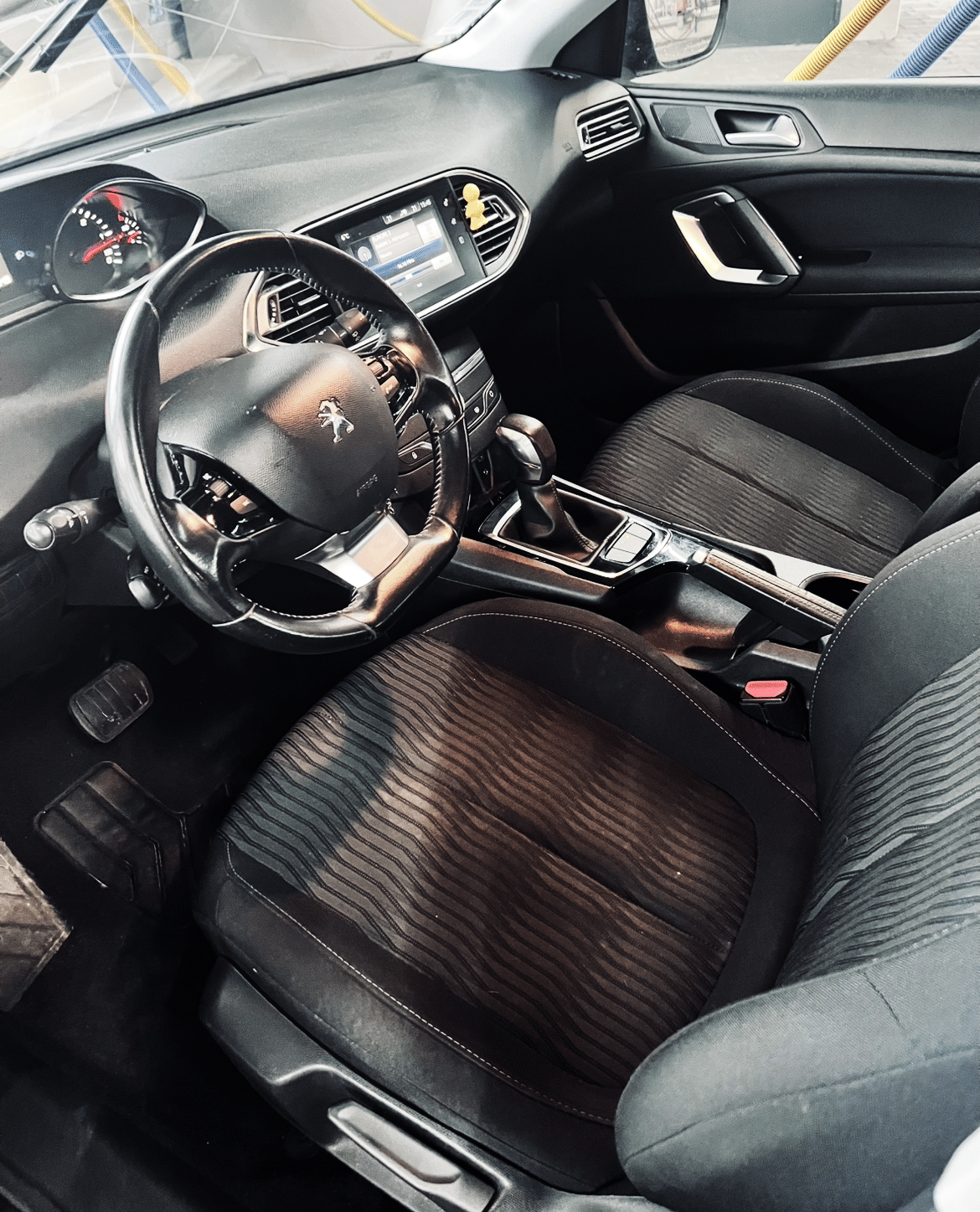 Peugeot 308 avec Siège bébé