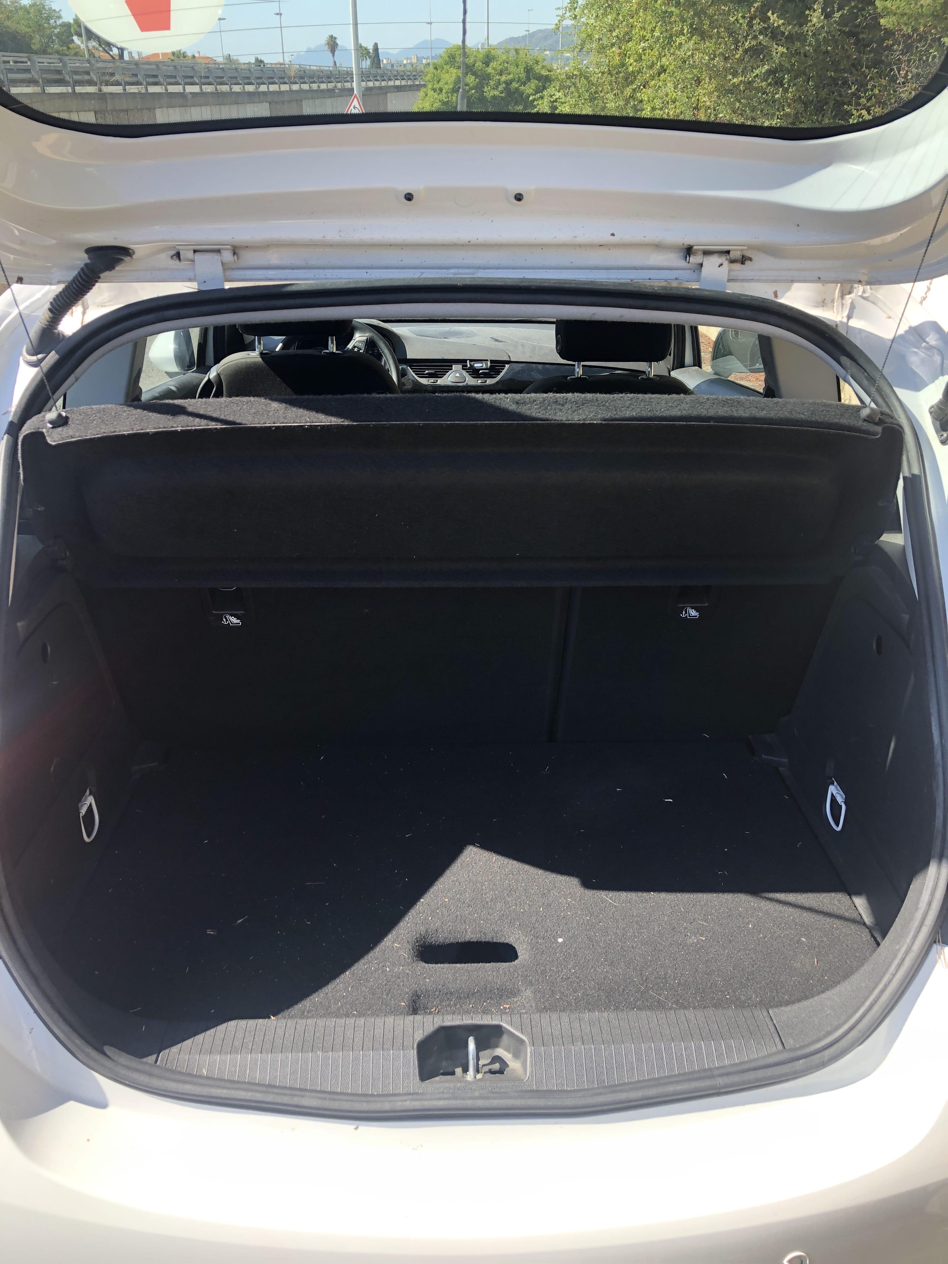 Opel Corsa avec Entrée audio / iPod