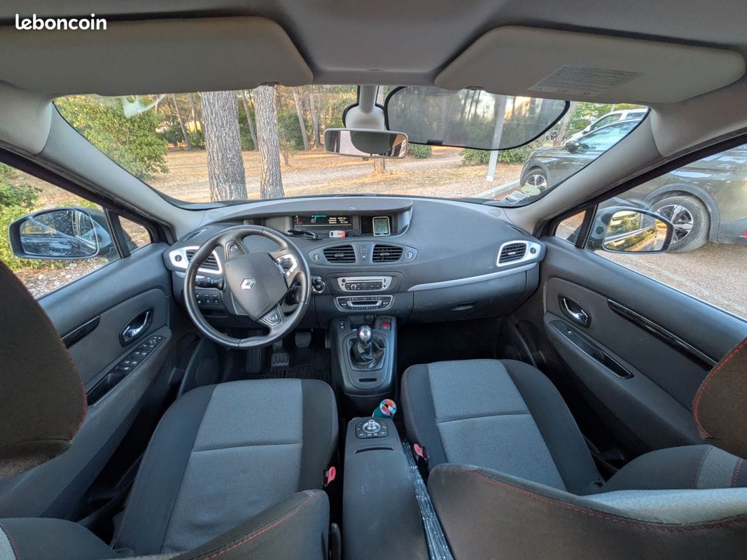 Renault Scenic 1 5 DCI 110CV avec Siège bébé