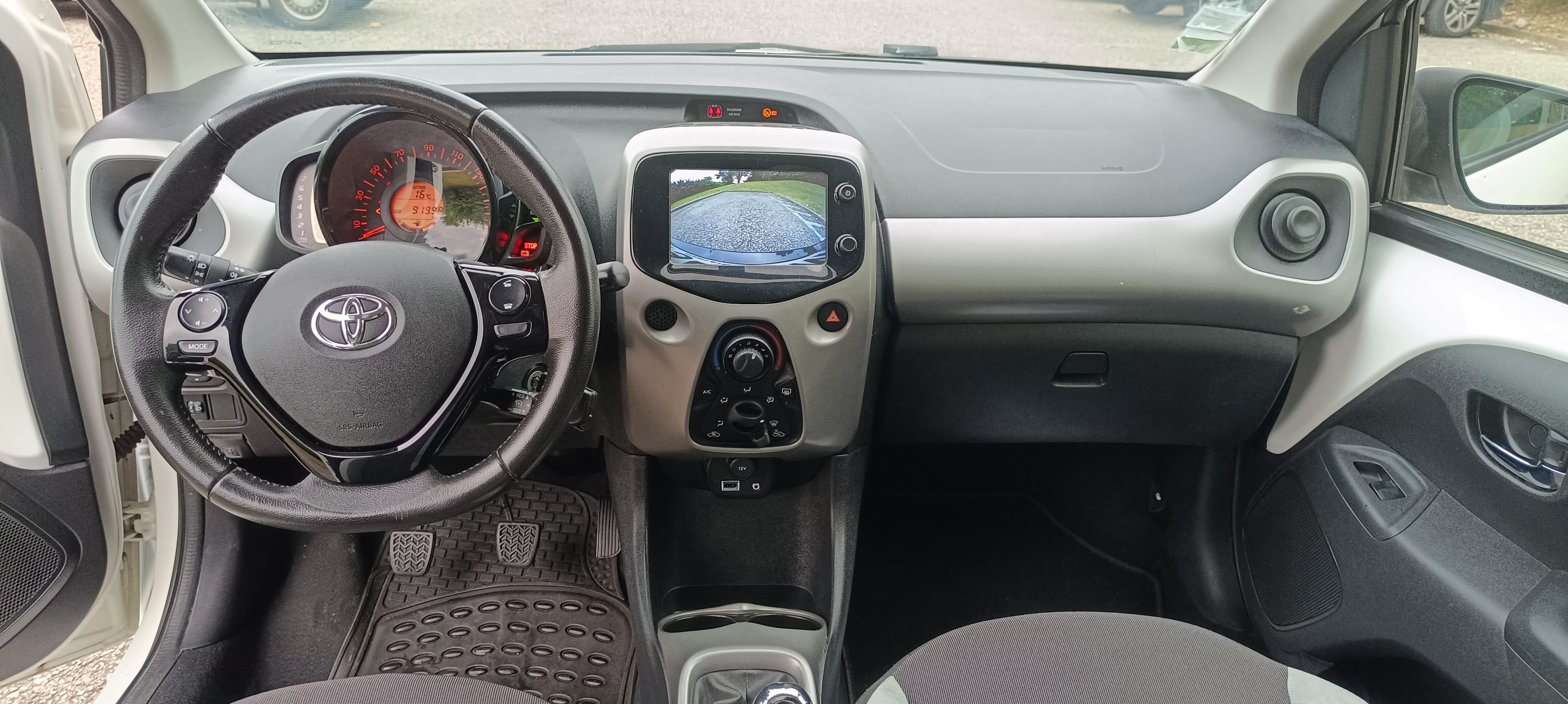 Toyota Aygo II avec Dashcam