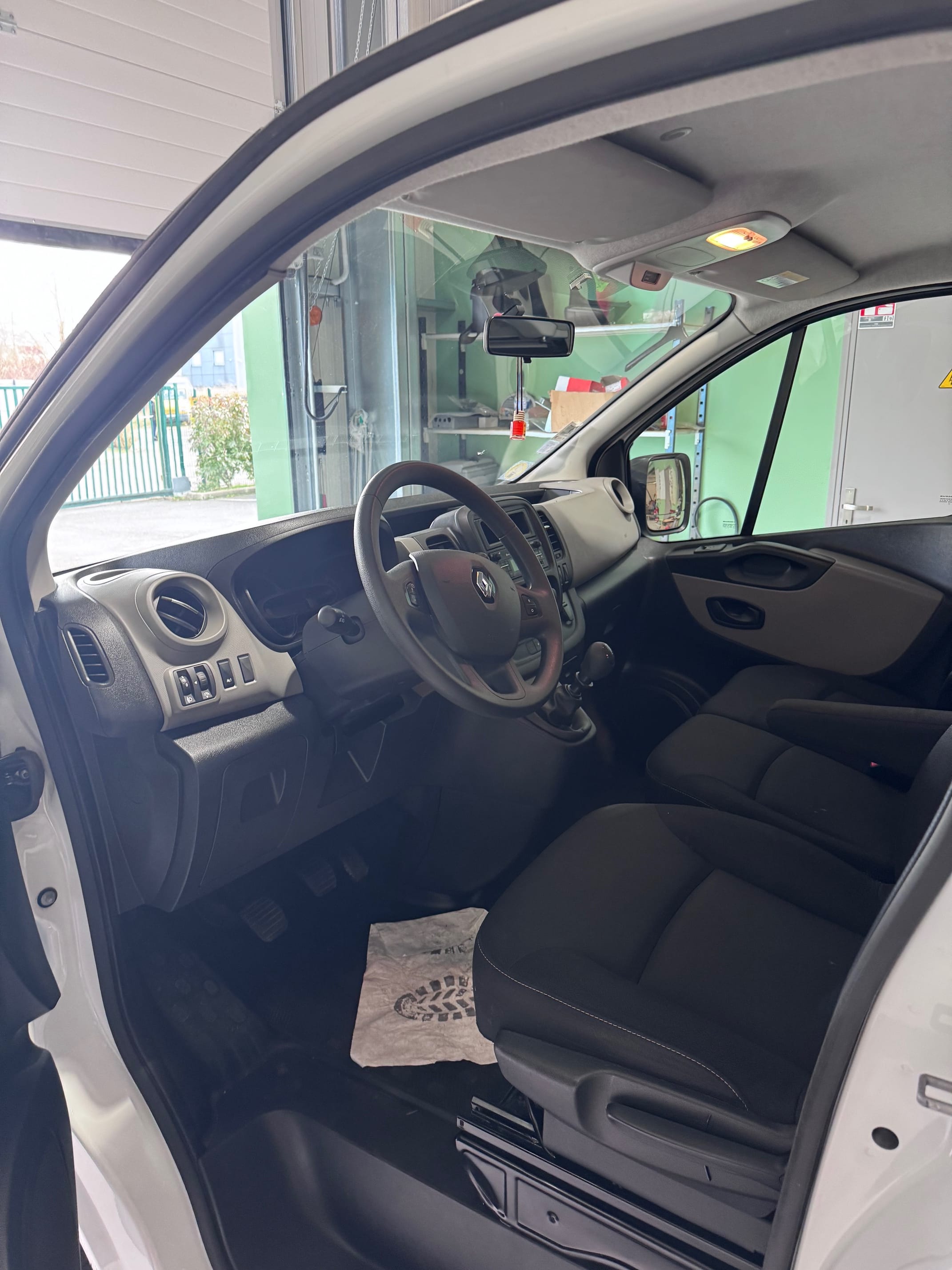 Renault Trafic Passenger avec Chaines