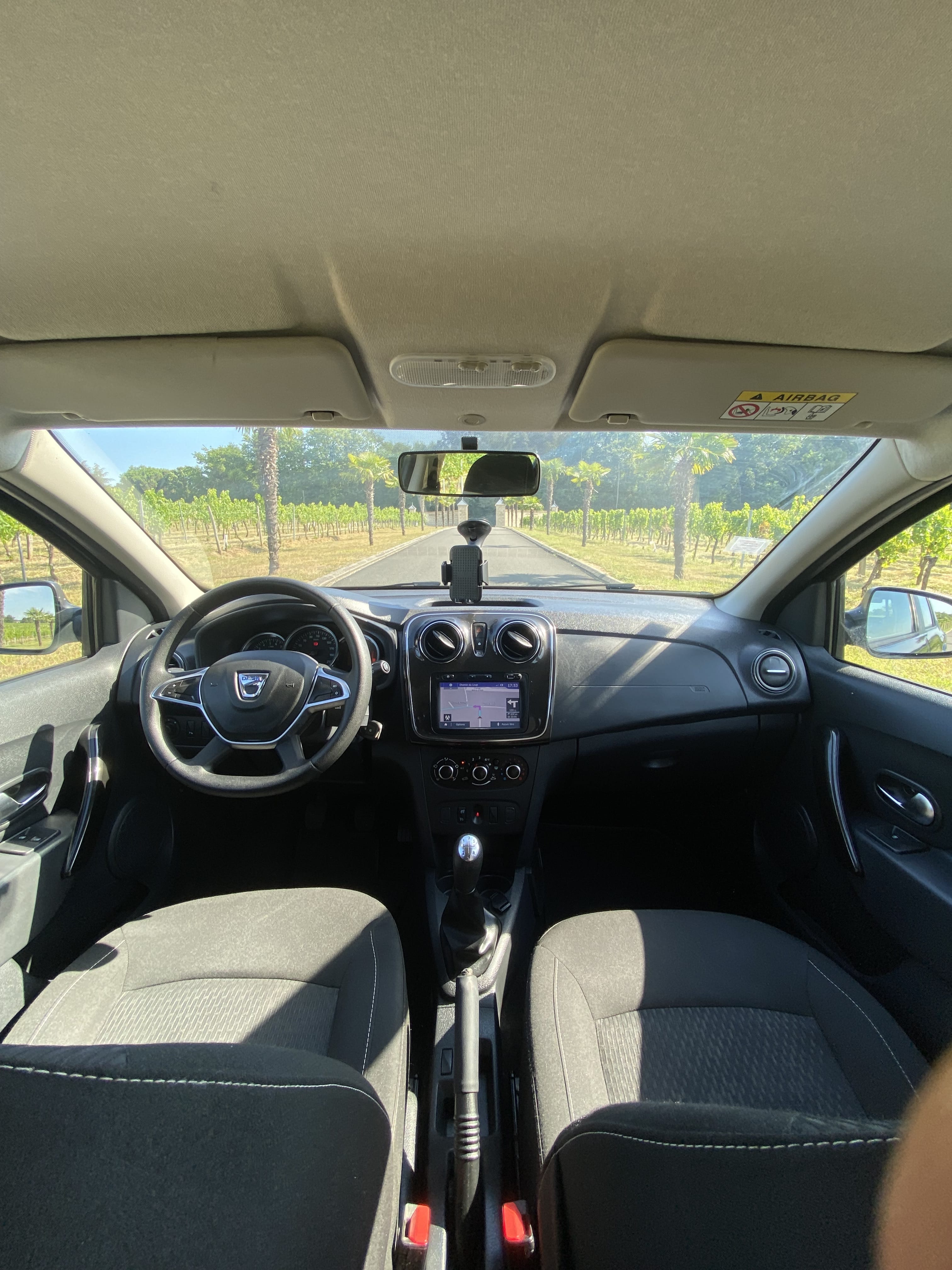 Dacia Sandero avec caméras de recule avec GPS