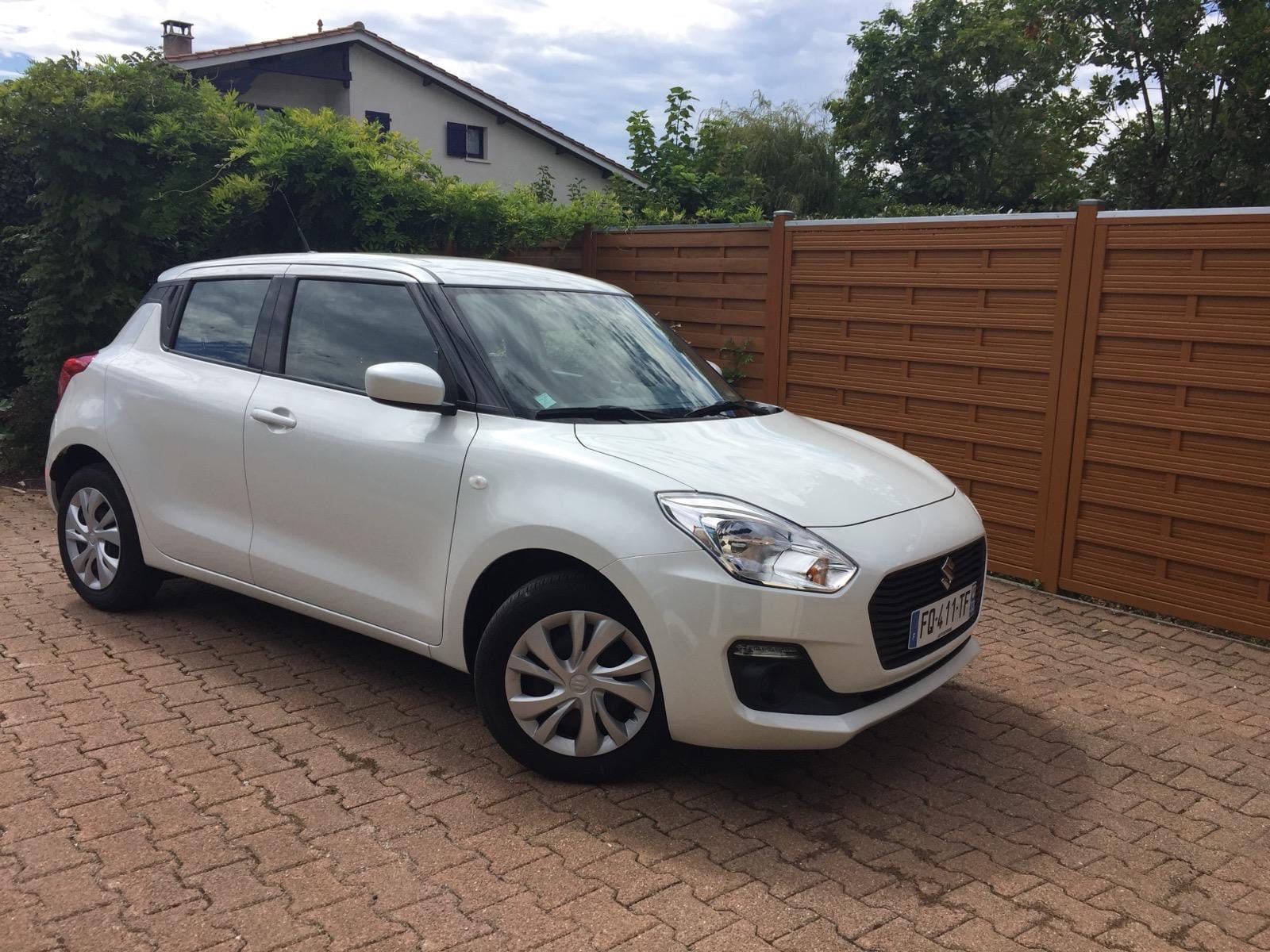 Suzuki Swift 1,2 dualjet hybrid avantage avec Port USB
