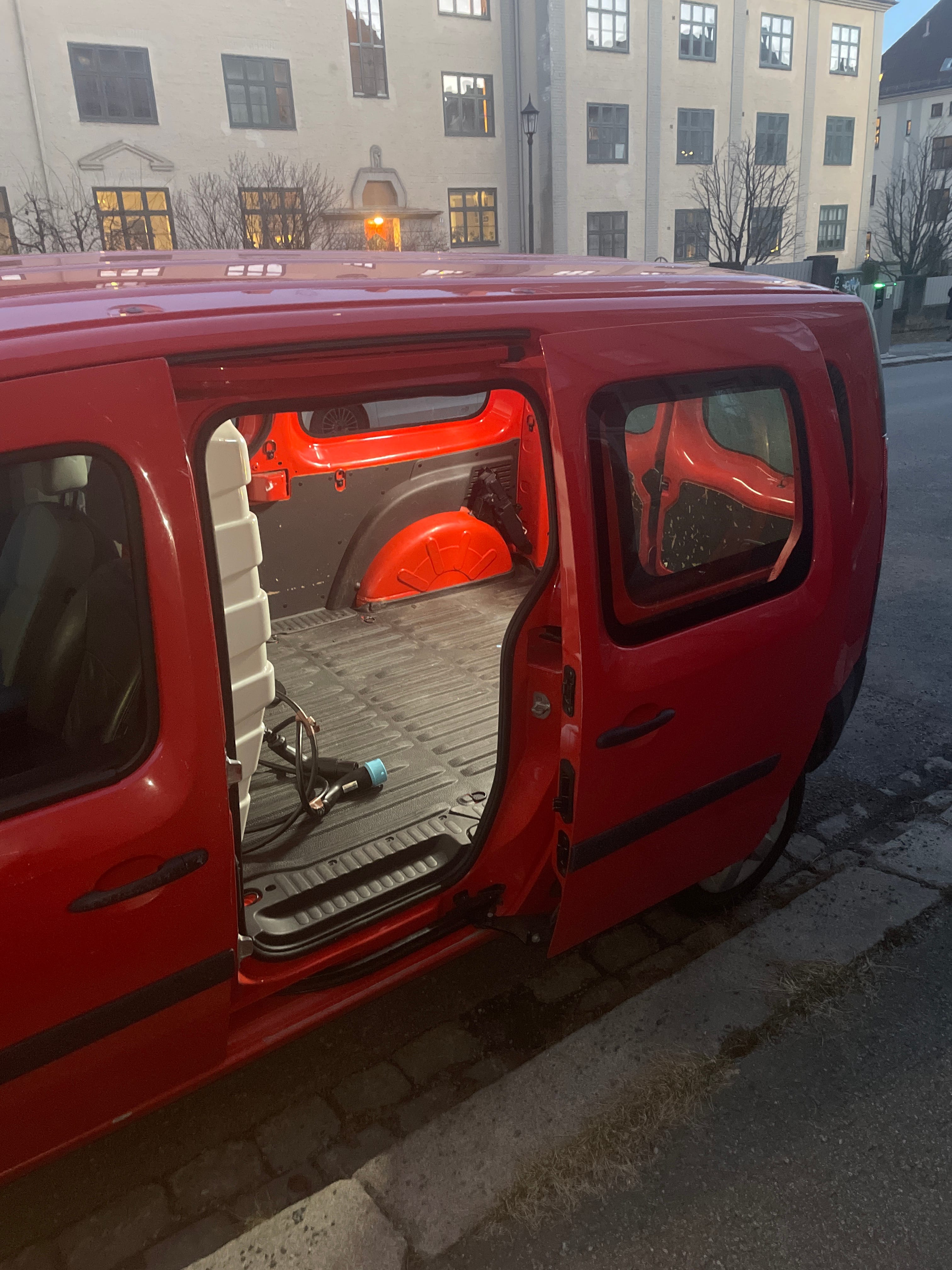 Renault Kangoo Express ZE med Vinterdekk
