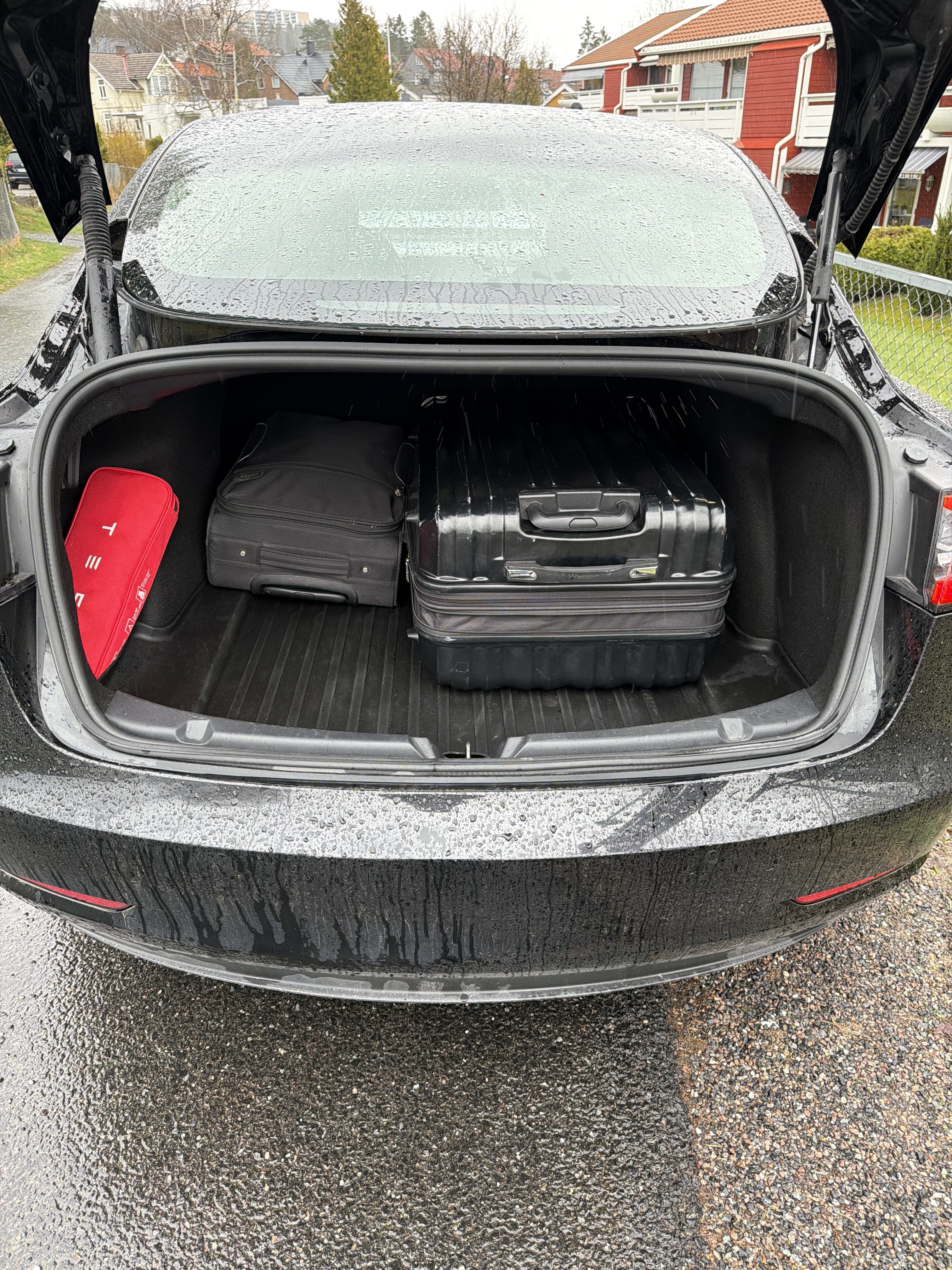 Tesla Model 3 Long Range med Vinterdekk