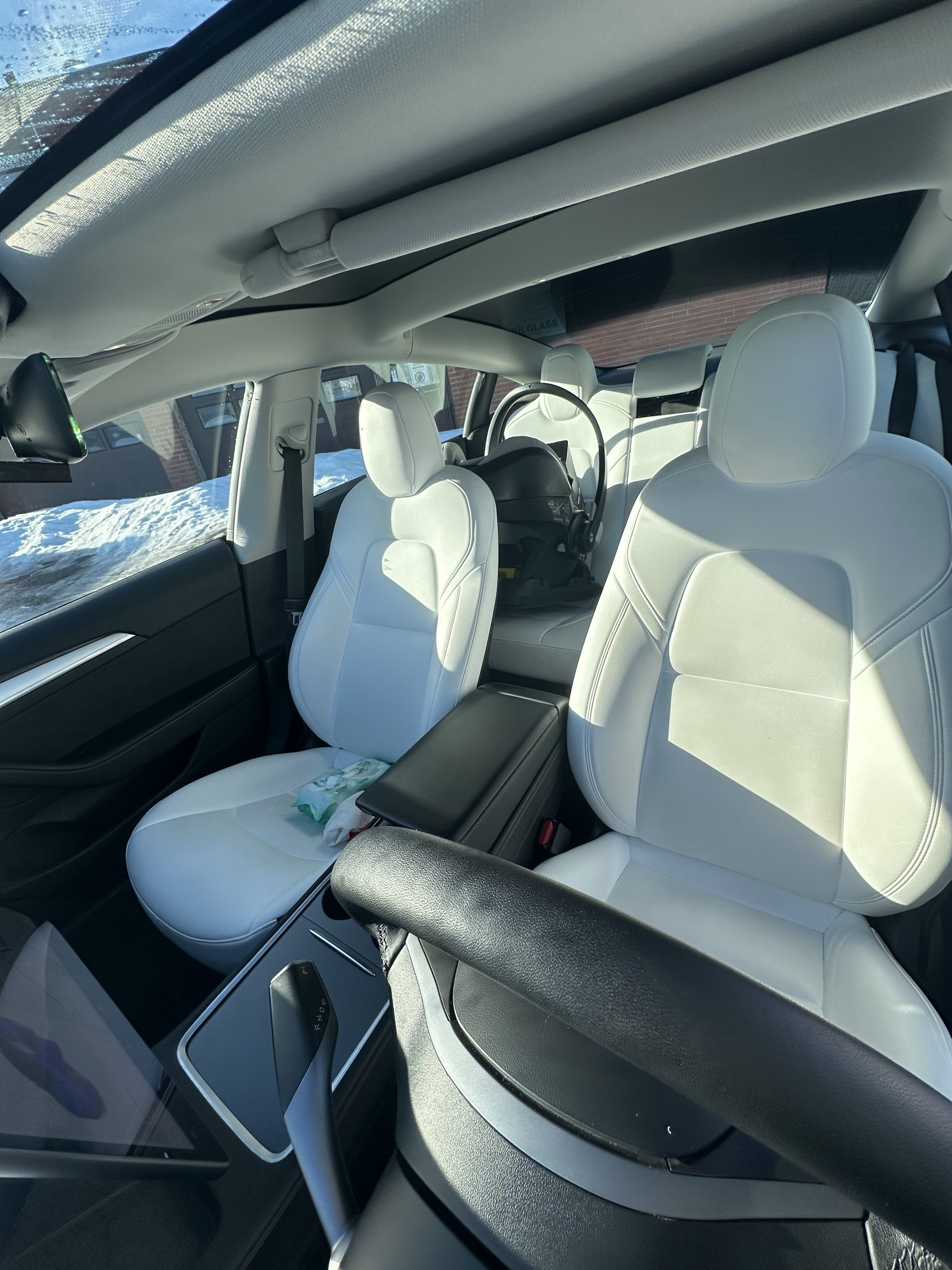 Tesla Model 3 med Lydinngang