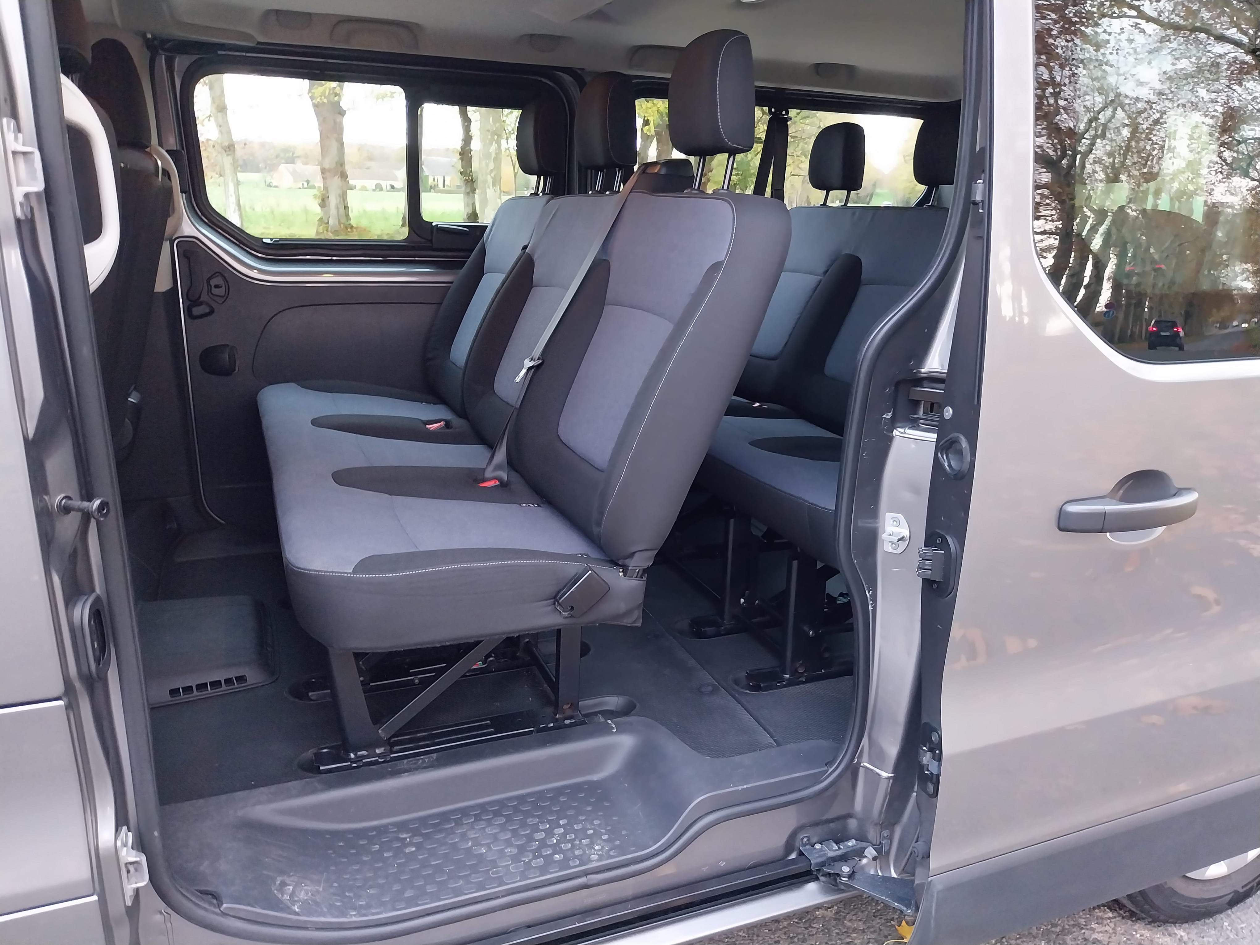 Opel Vivaro Combi avec Port USB