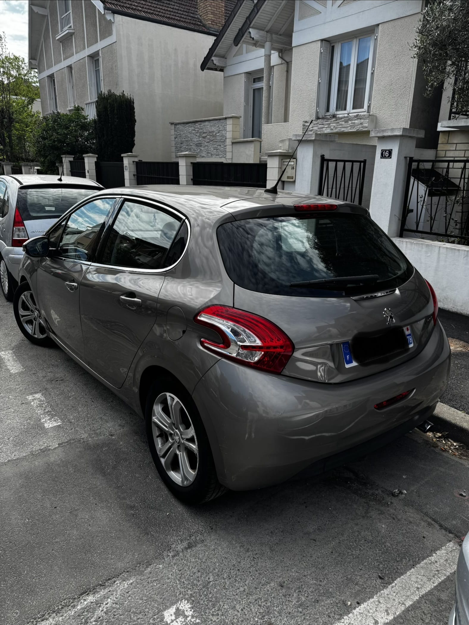 Peugeot 208 1.6 VTI avec GPS