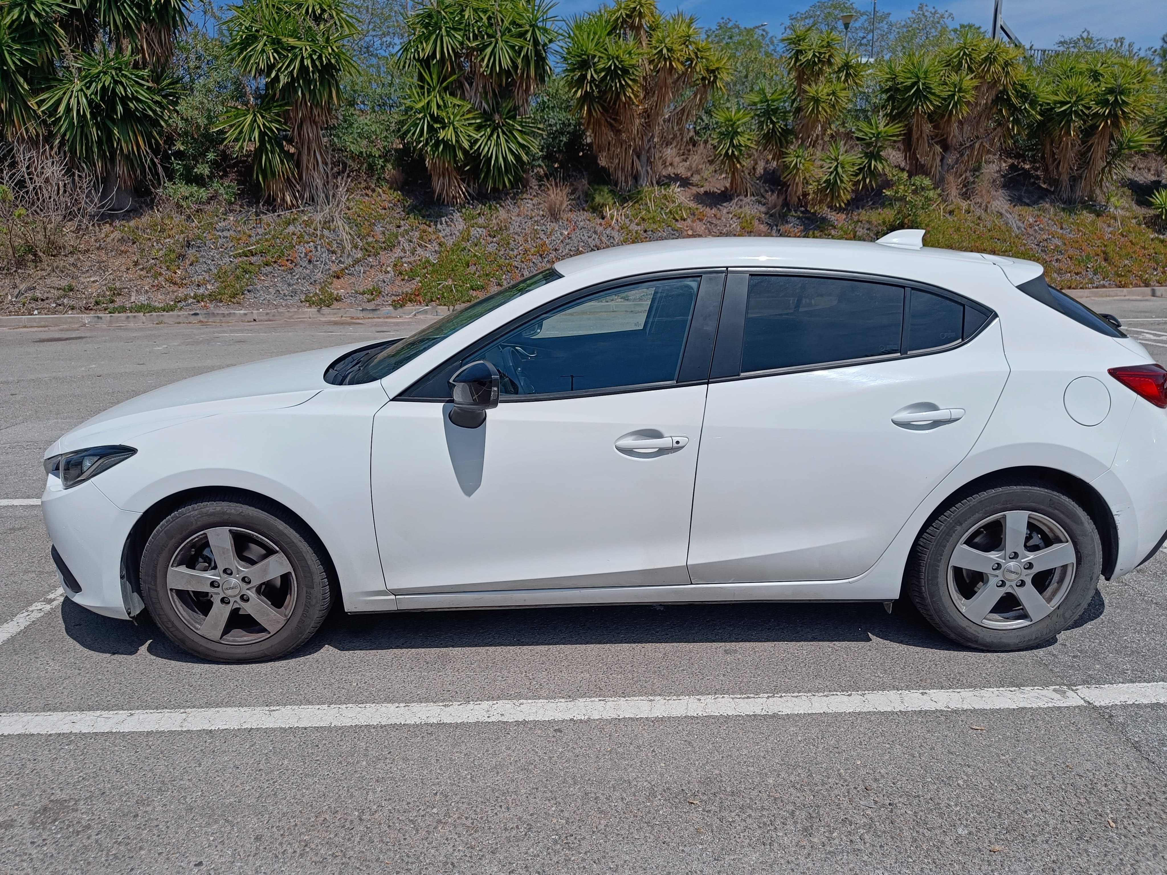 Mazda 3 con Aire acondicionado