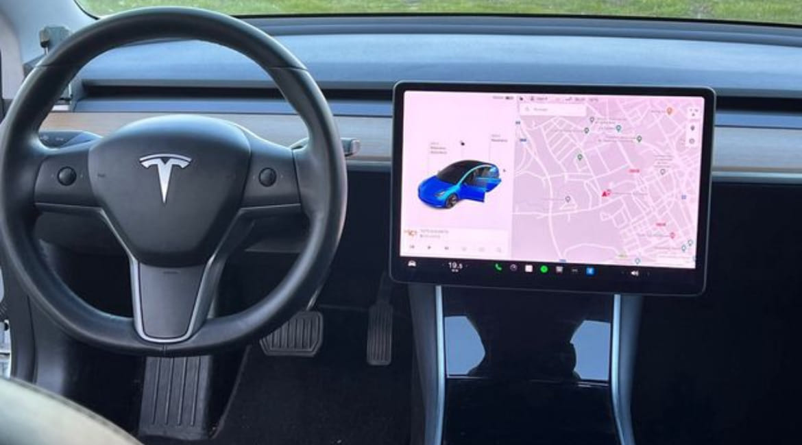 Tesla Model 3 Long Range con GPS