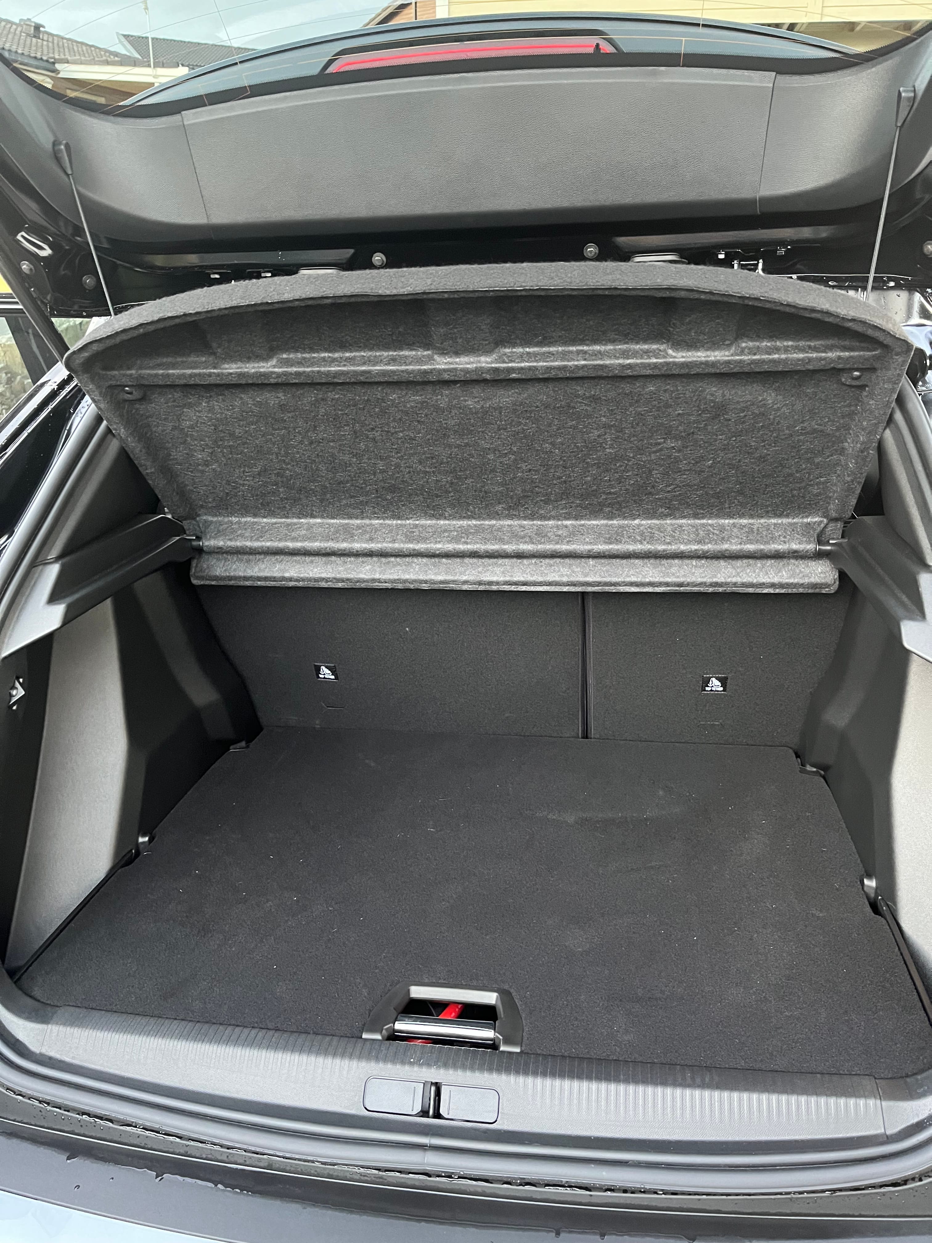 Peugeot e-2008 med Cruisekontroll