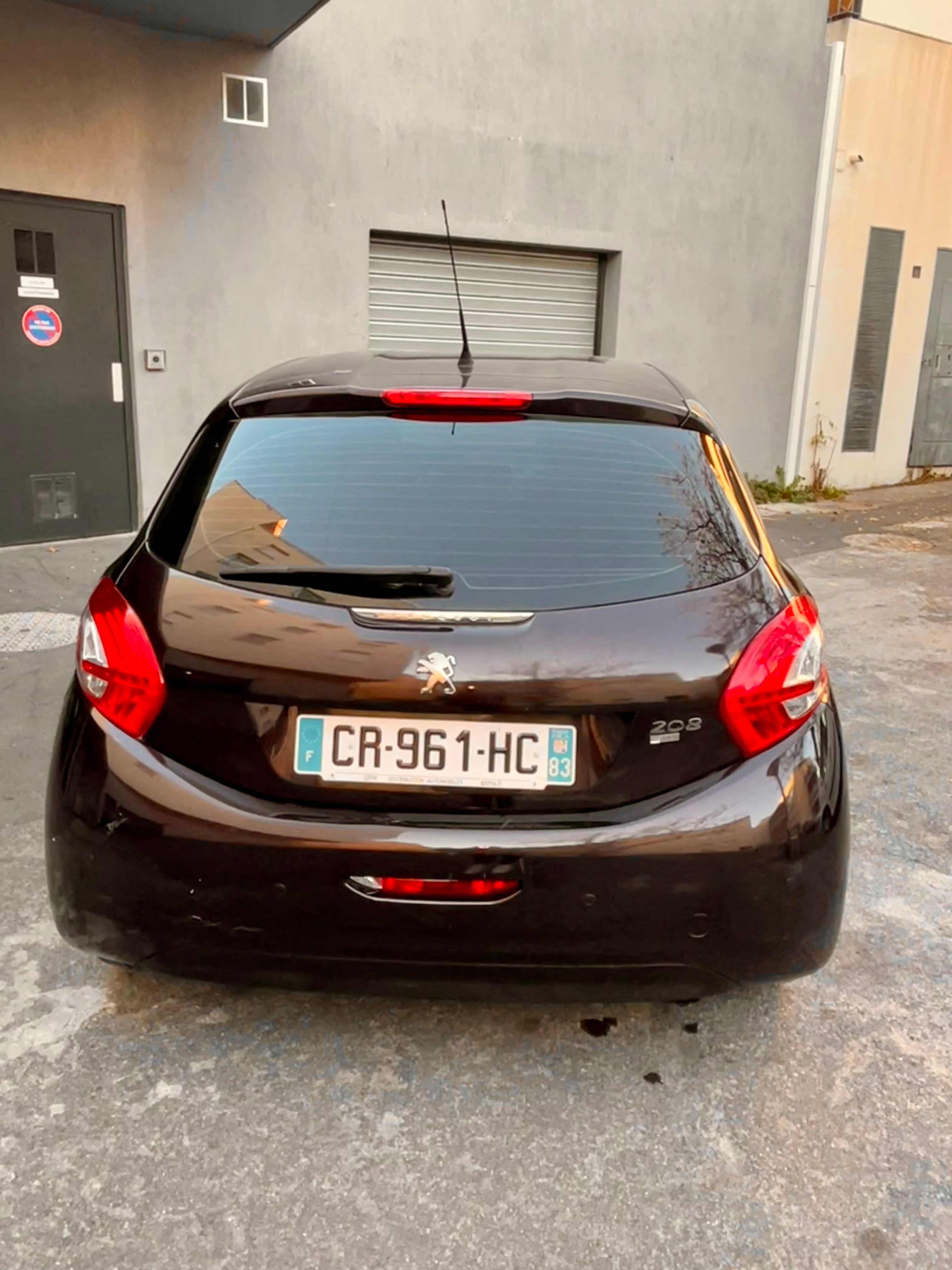 Peugeot 208 mit Navigationsgerät