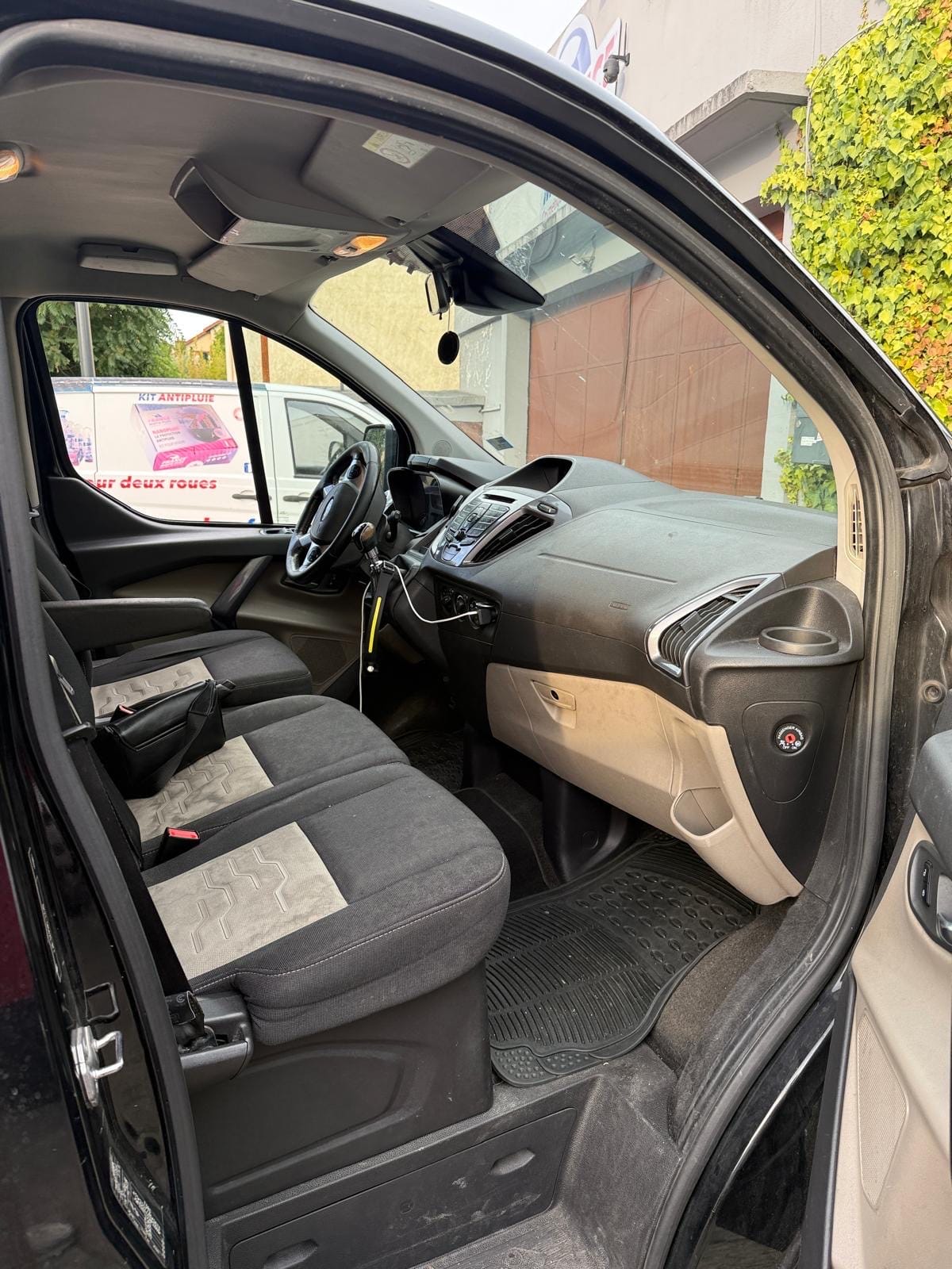 Ford Tourneo Custom avec GPS