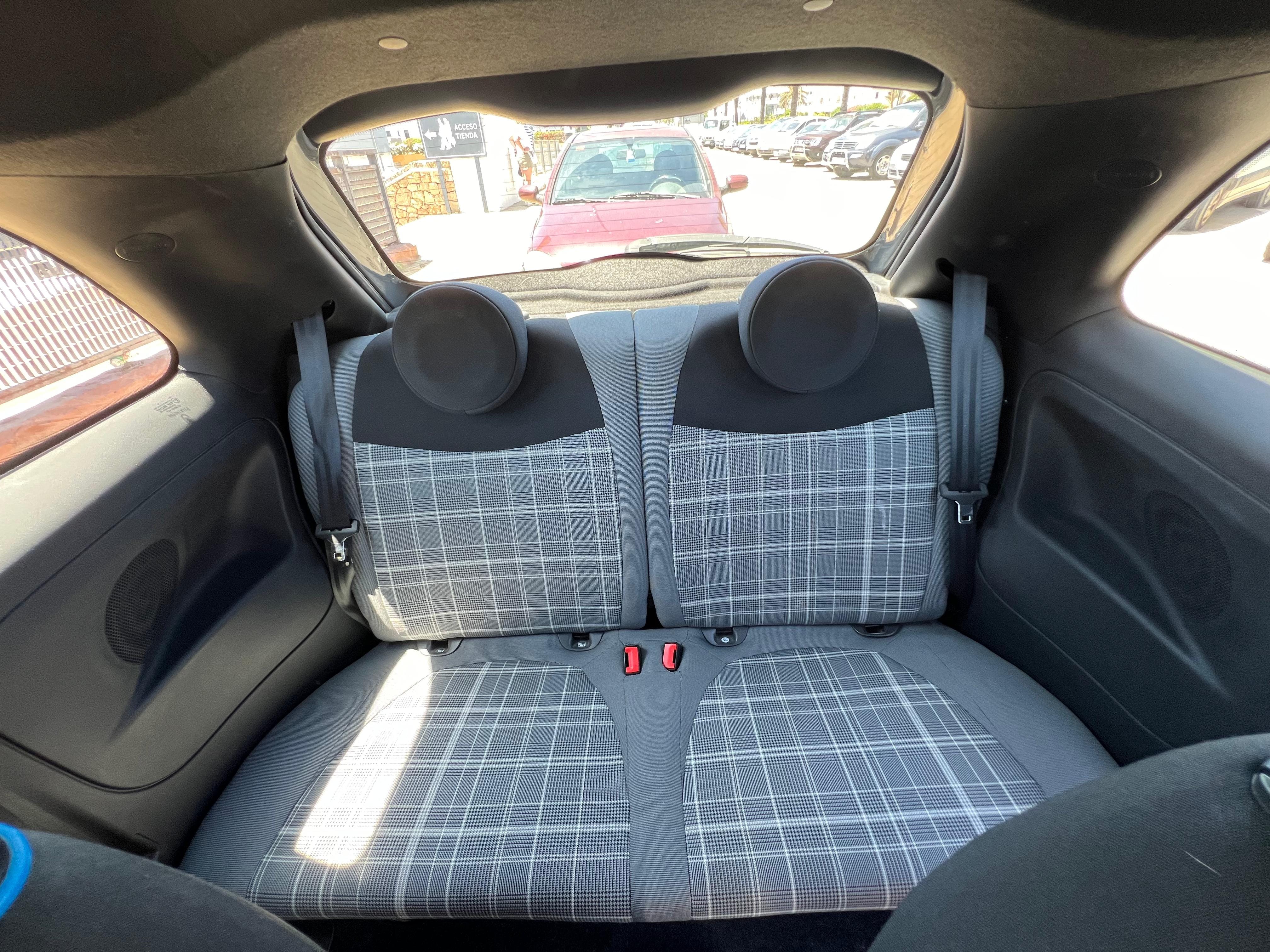 Fiat 500 Híbrido mit Kindersitz