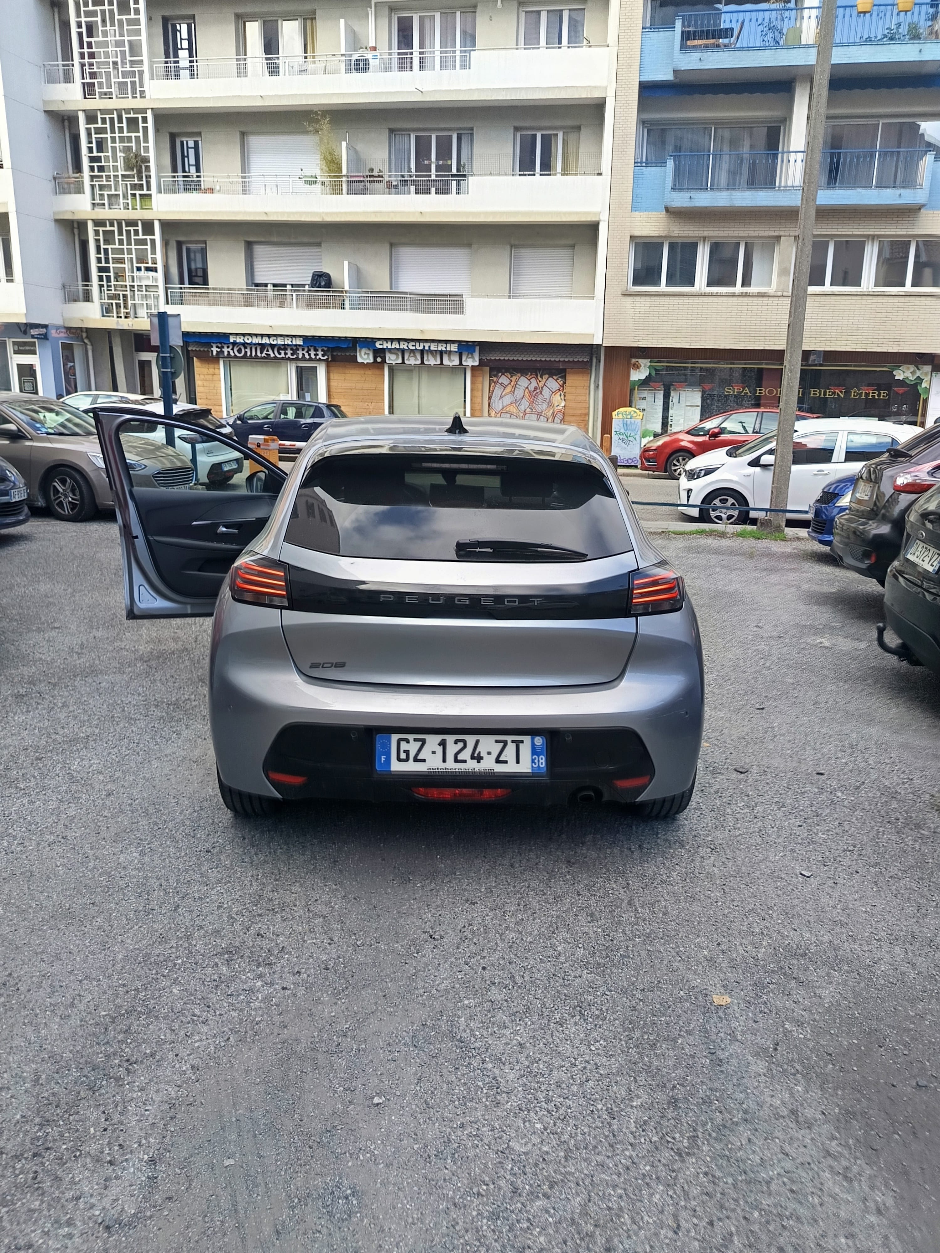 Peugeot 208 avec GPS