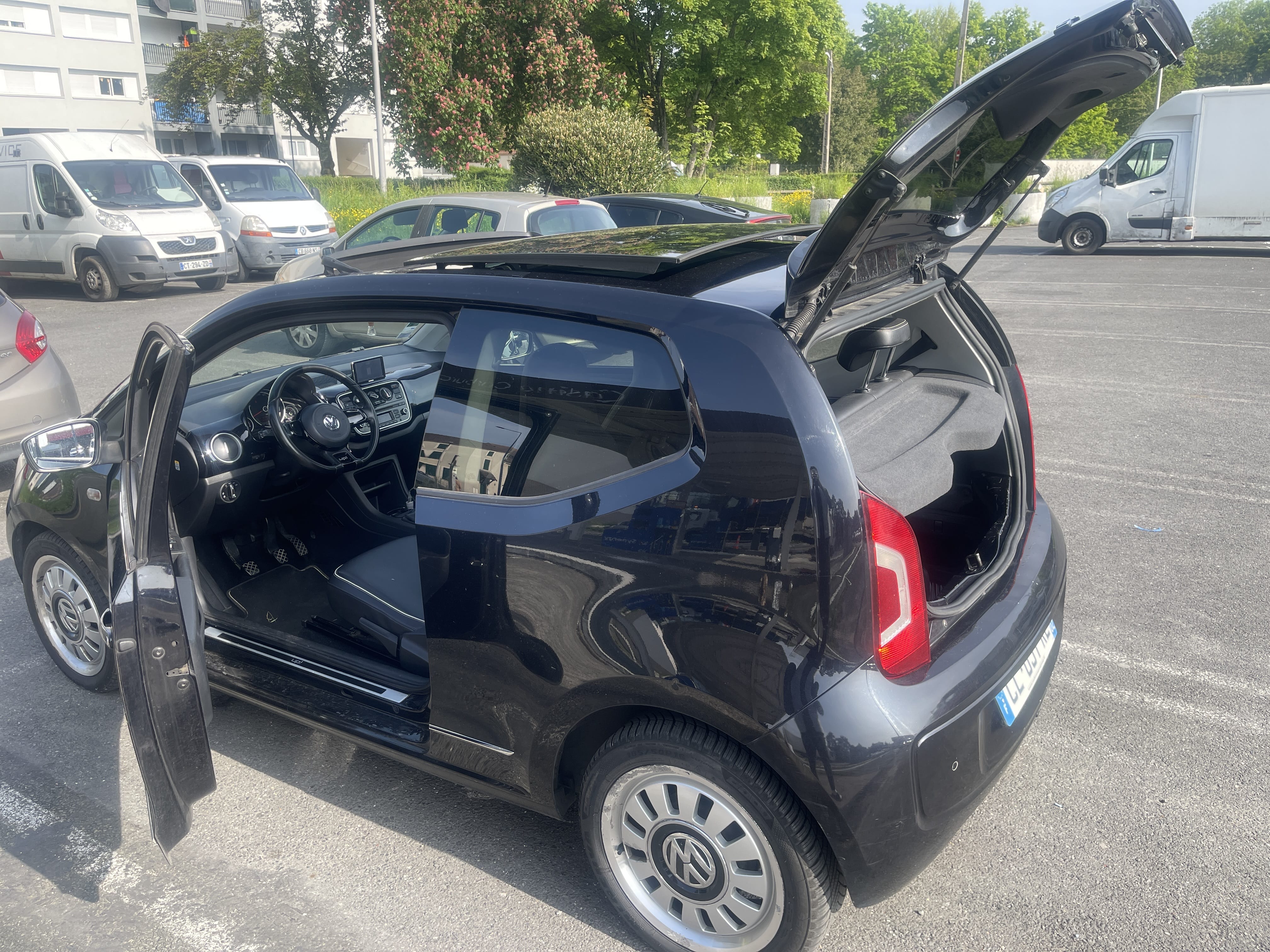 Volkswagen e-Up ! Édition black - 1.0 i 12V 75 cv avec GPS
