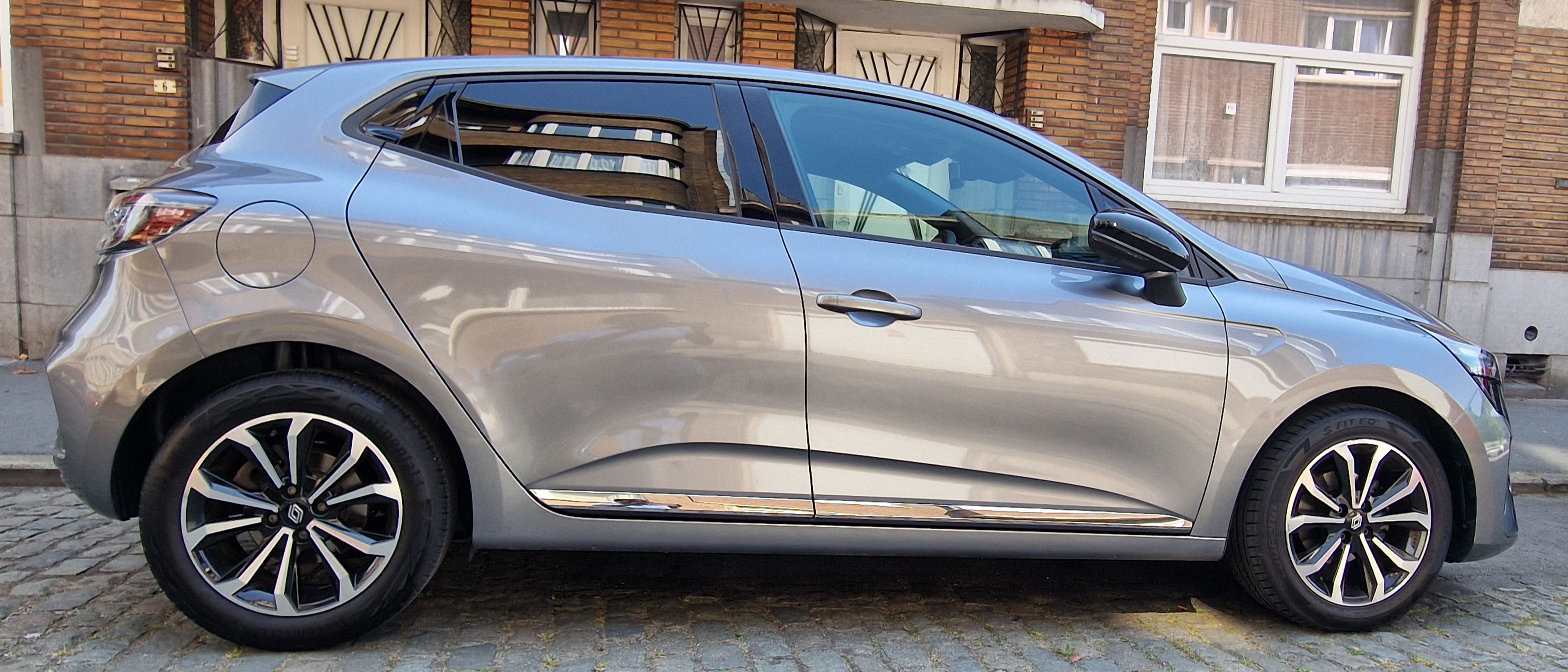 Renault Clio avec Siège bébé