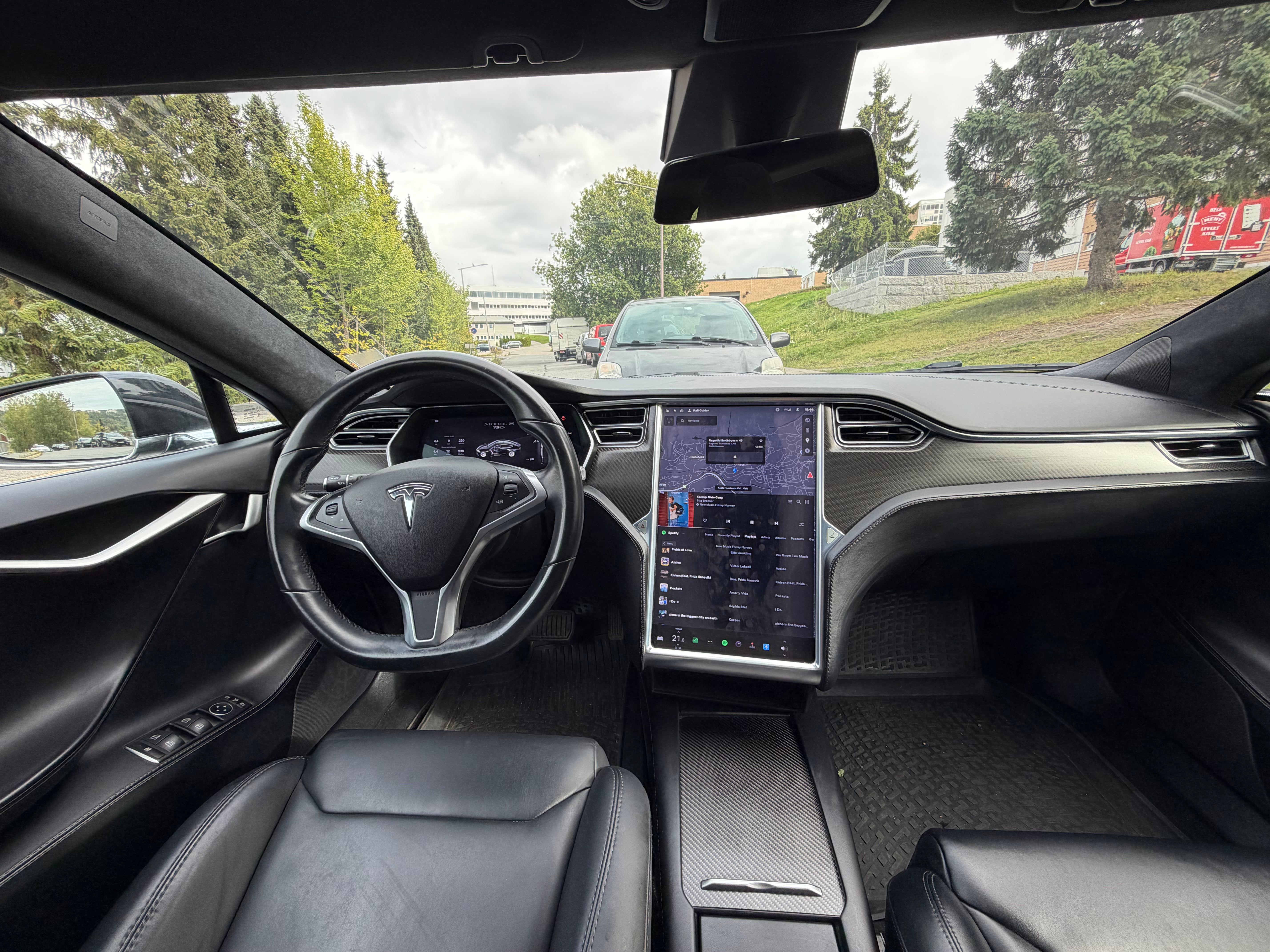 Tesla Model S 75D med GPS