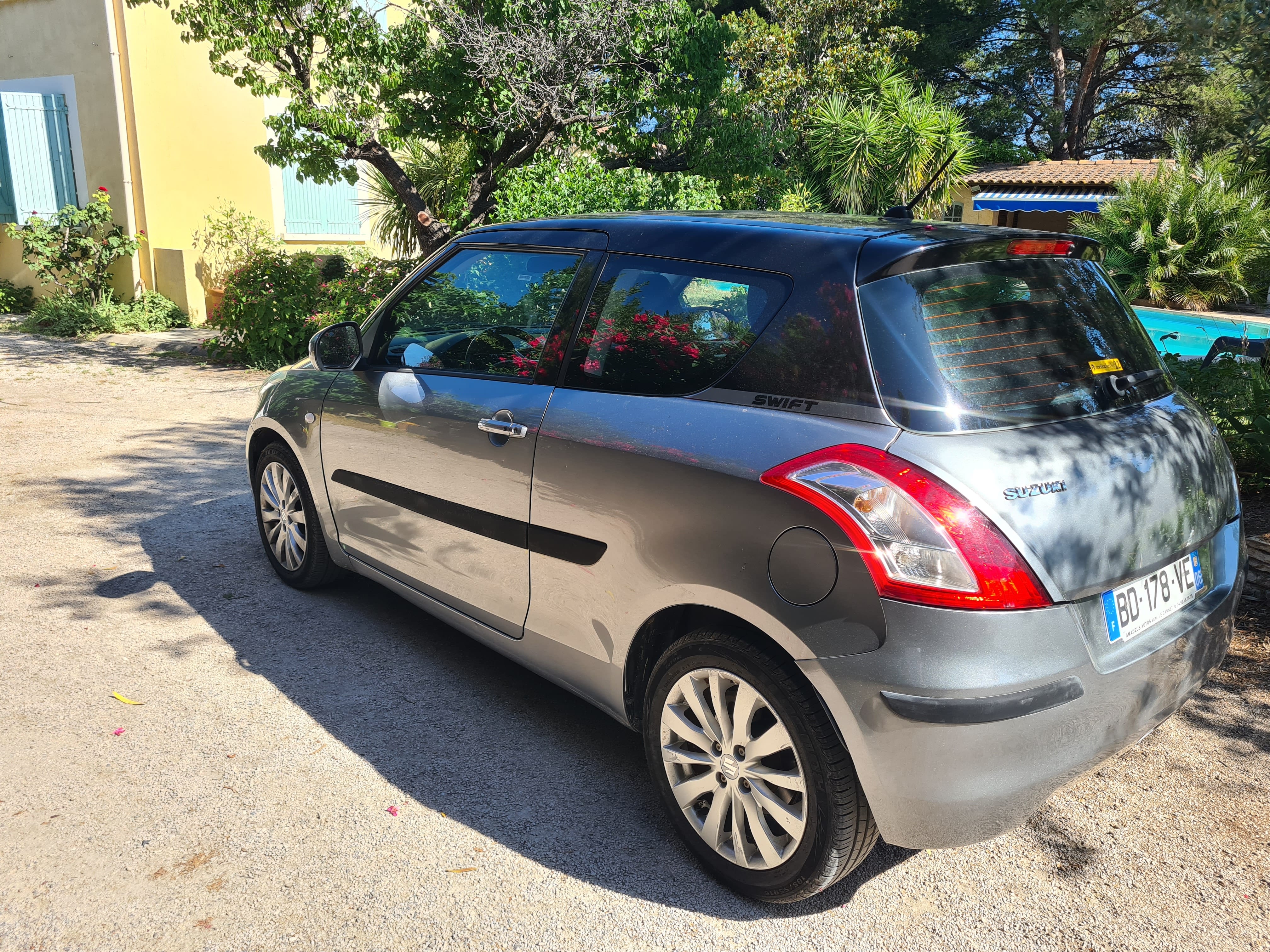 Suzuki Swift 1.2 l  3 portes climatisation, avec Siège bébé