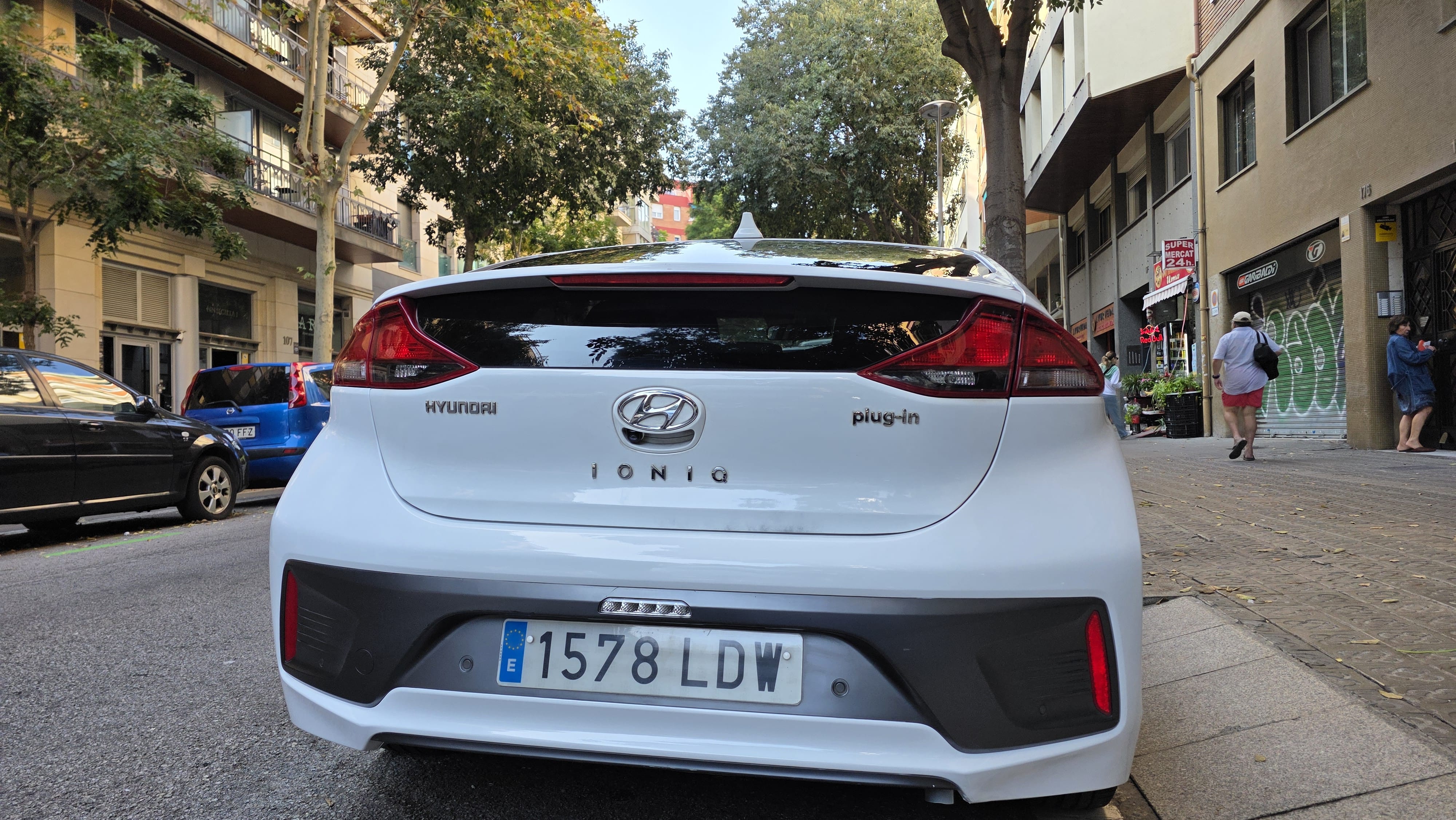 Hyundai Ioniq HIBRIDO   plug in med GPS