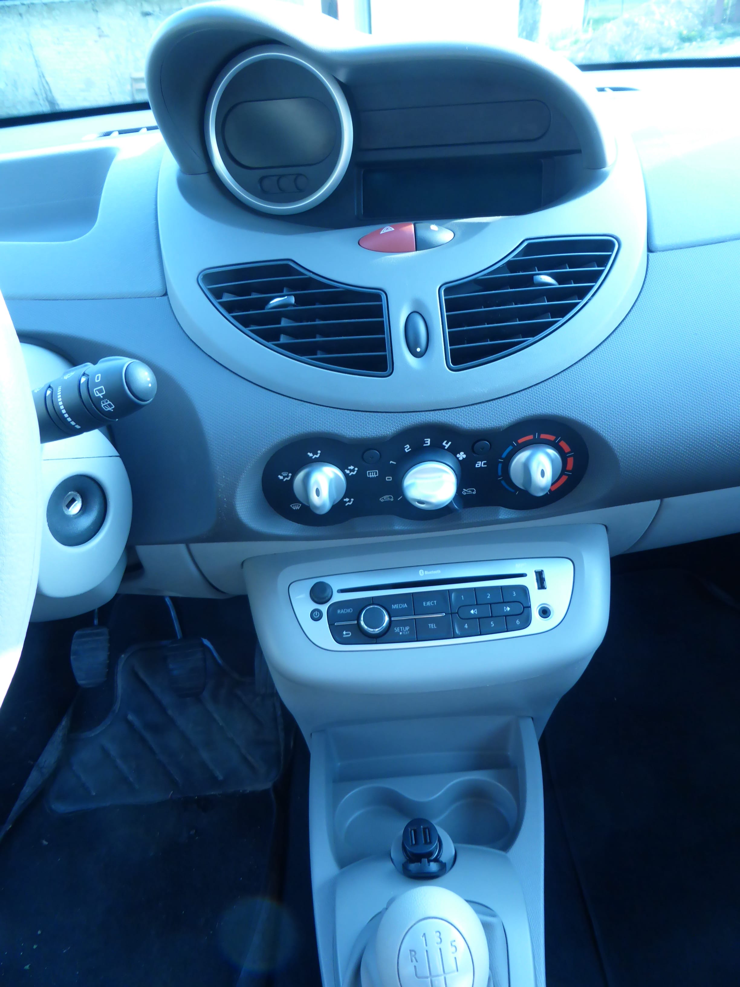 Renault Twingo E85 GRISE CLAIRE 1.2 16V 75Cv Expression avec Entrée audio / iPod