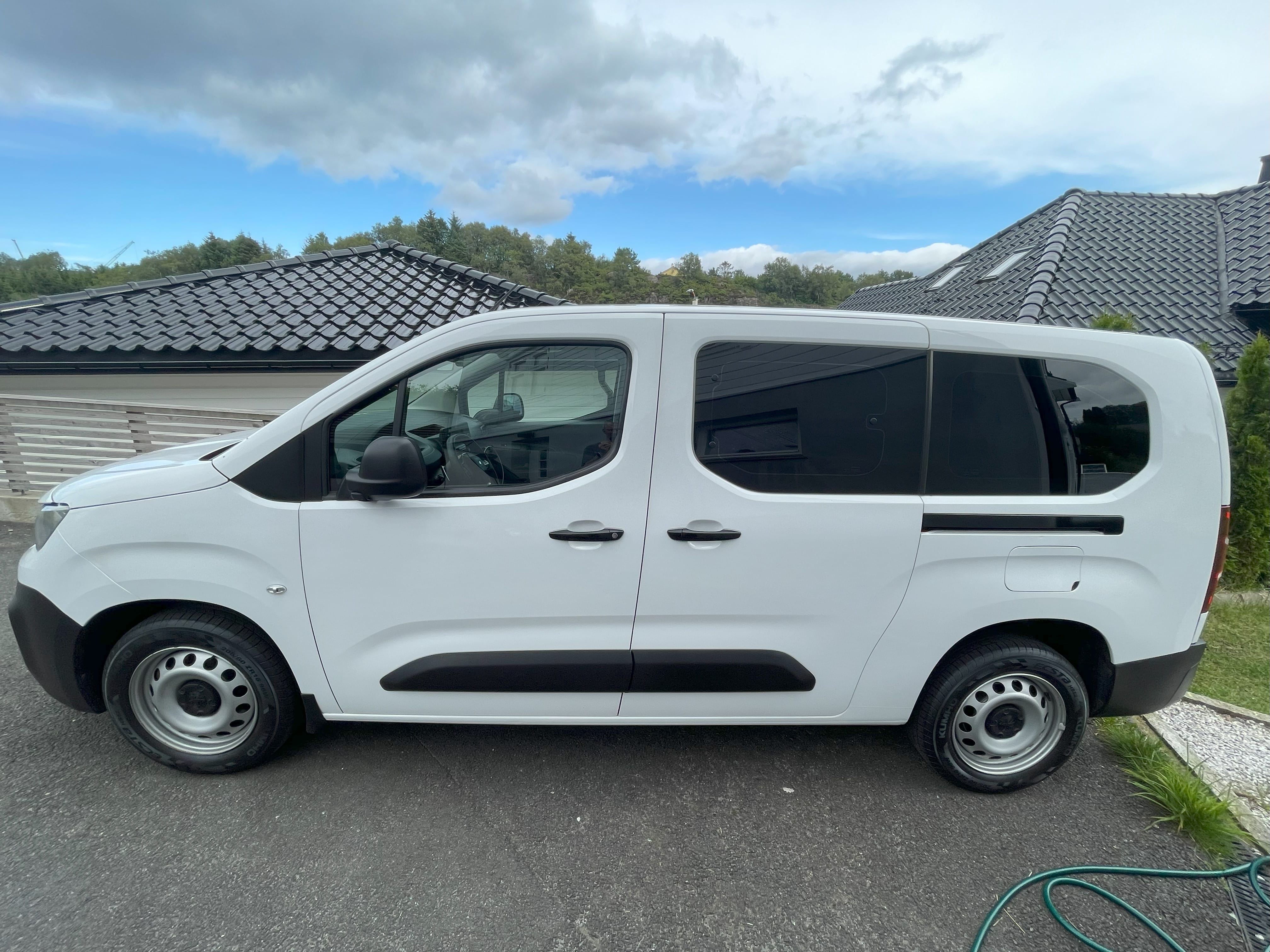 Peugeot Partner : Perfekt flyttebil. Lettkjørt og ren! med Aircondition