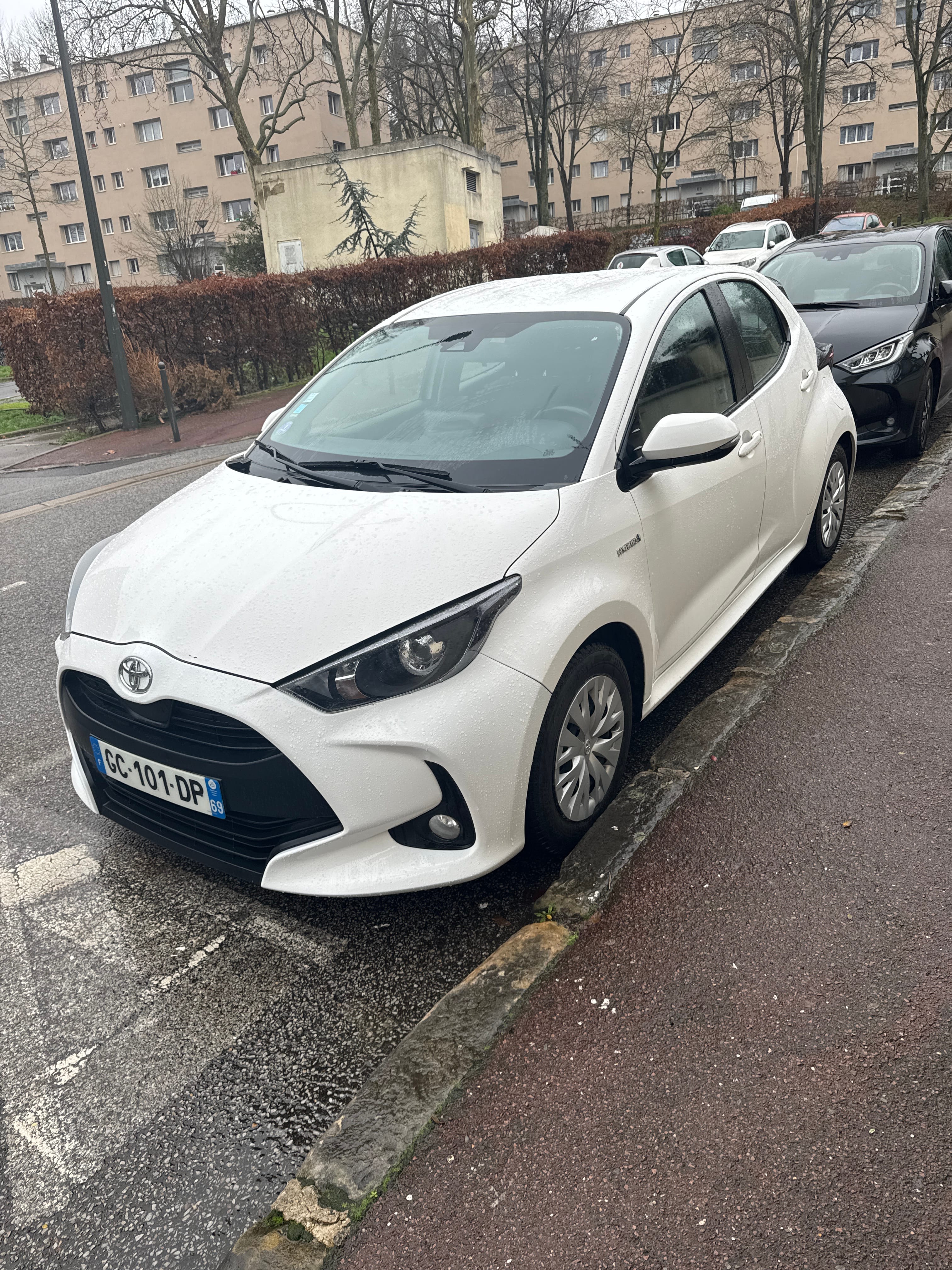 Toyota Yaris Hybride, 2021, Essence 95 / Électrique (hybride), automatique