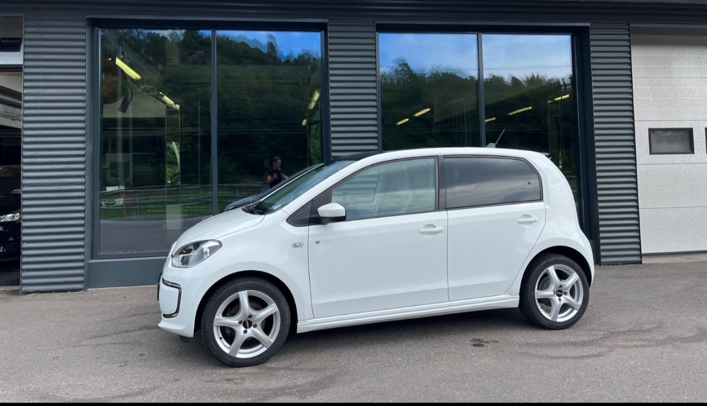 Volkswagen e-Up ! with Air conditioning