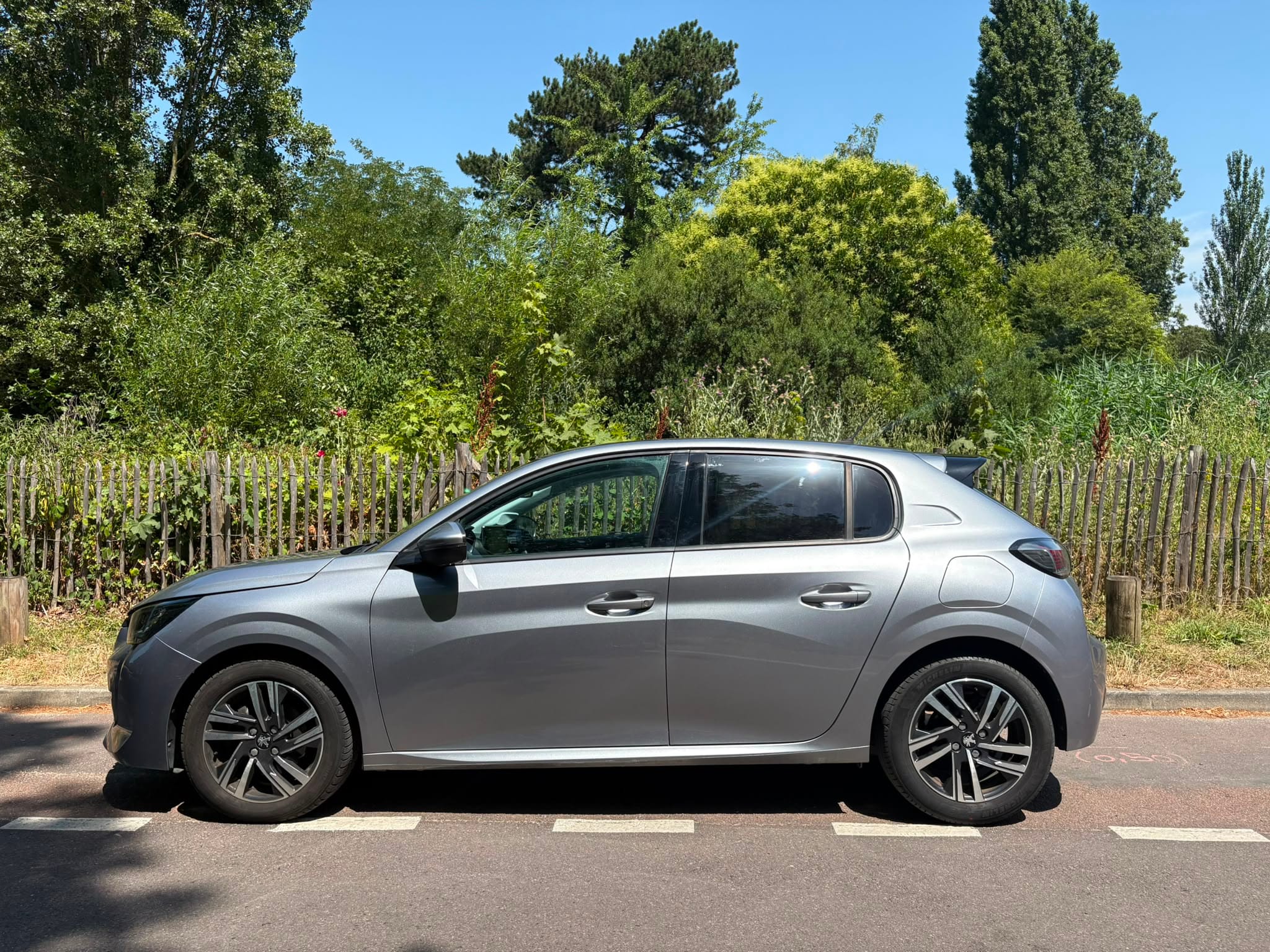 Peugeot 208 avec Climatisation