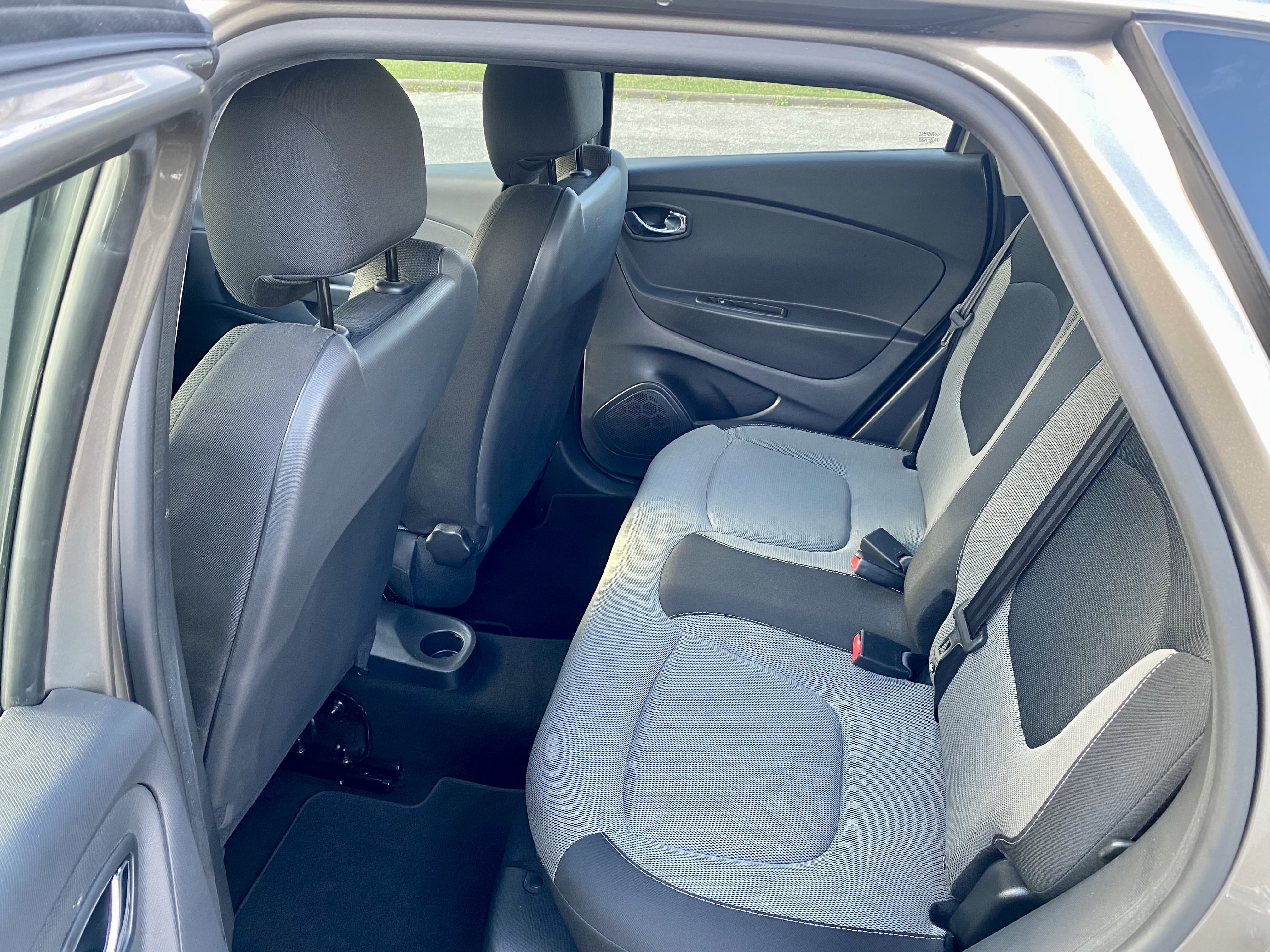 Renault Captur  90 cv / métro ligne 2 / Bluetooth avec Entrée audio / iPod