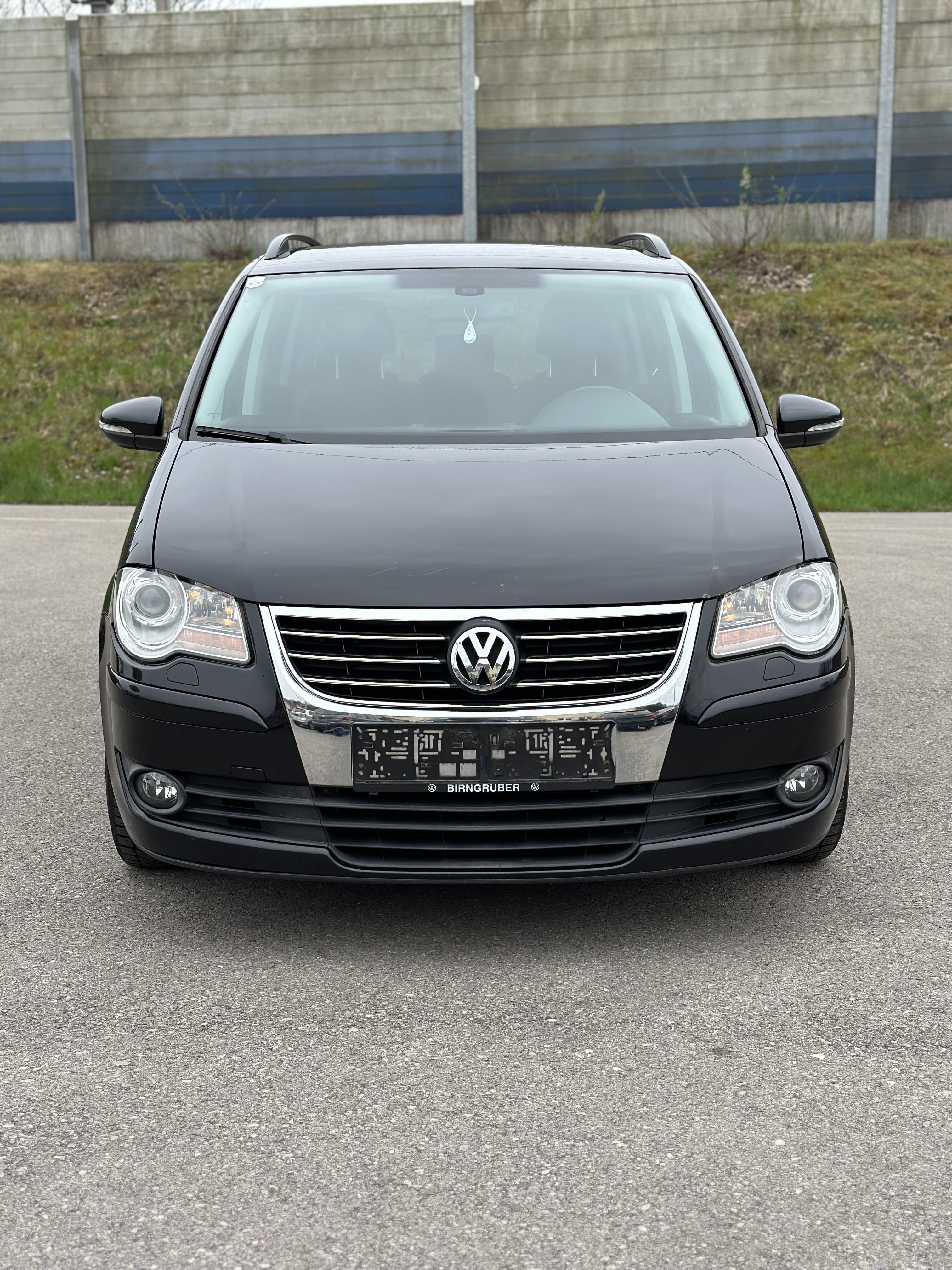 Volkswagen Touran Van mit Tempomat