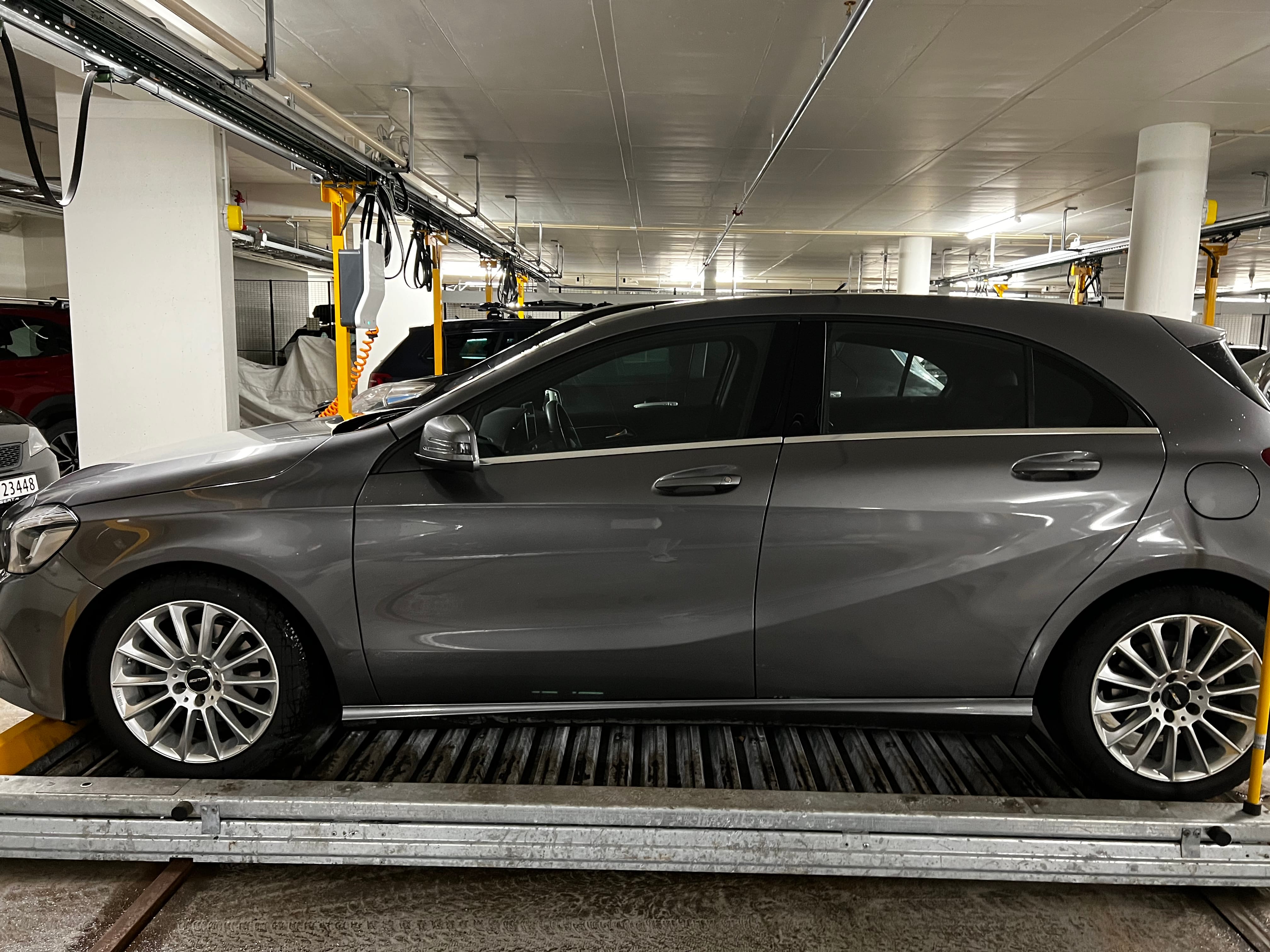 Mercedes A-Klasse with Air conditioning