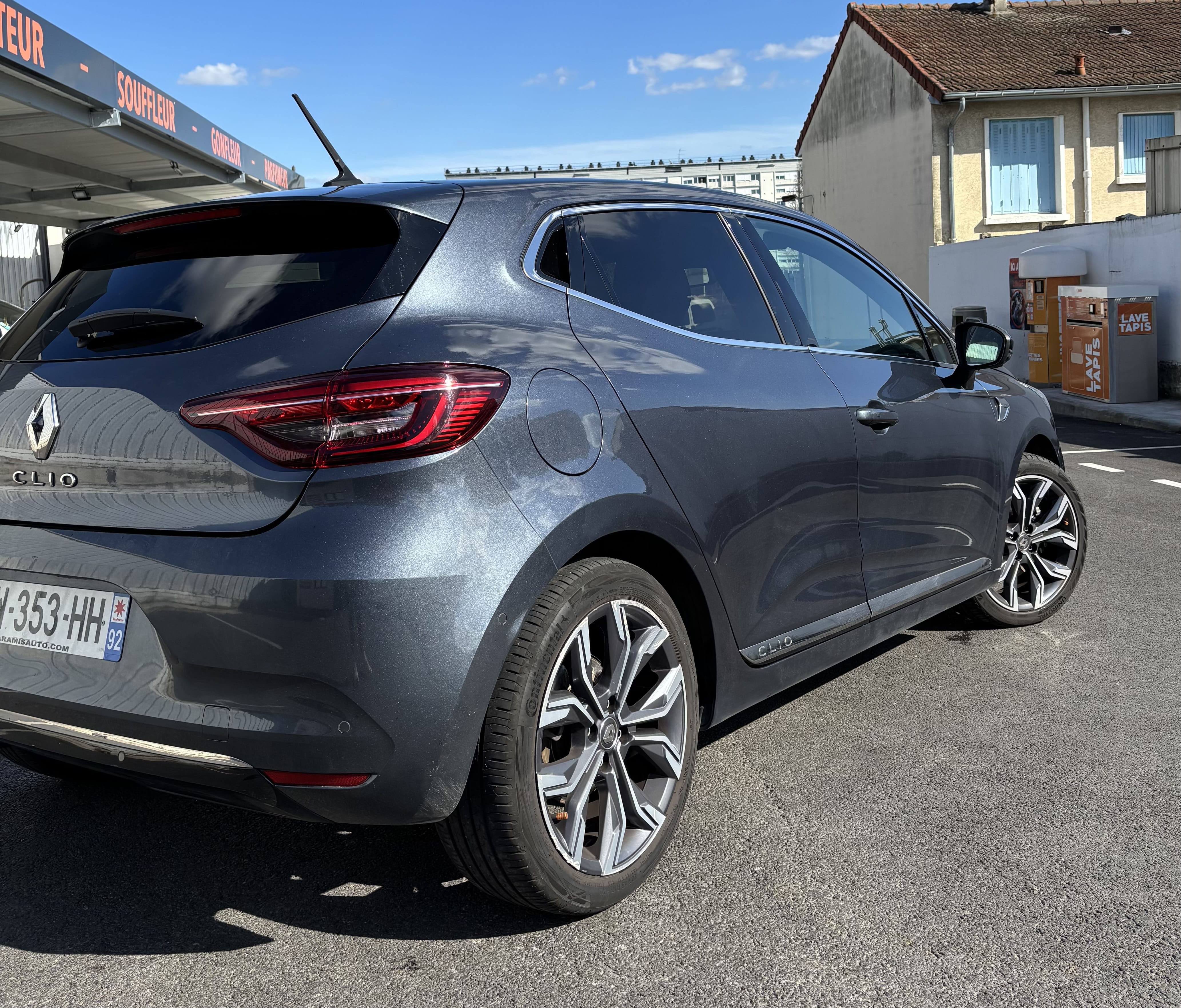 Renault Clio E-tech  Full options avec Climatisation