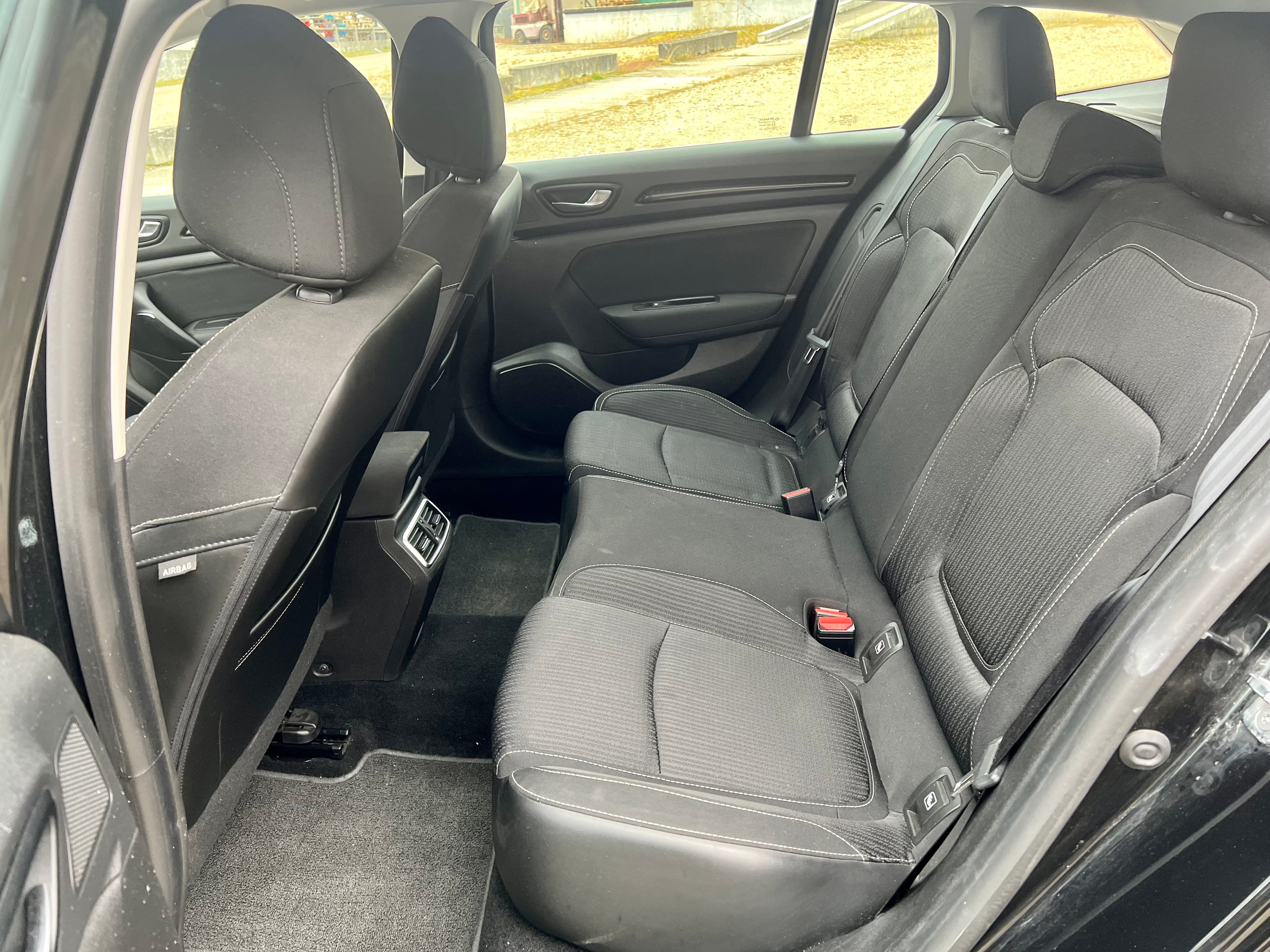 Renault Mégane Estate  Break diesel auto — à 3 min de l’aéroport Bordeaux, place incluse