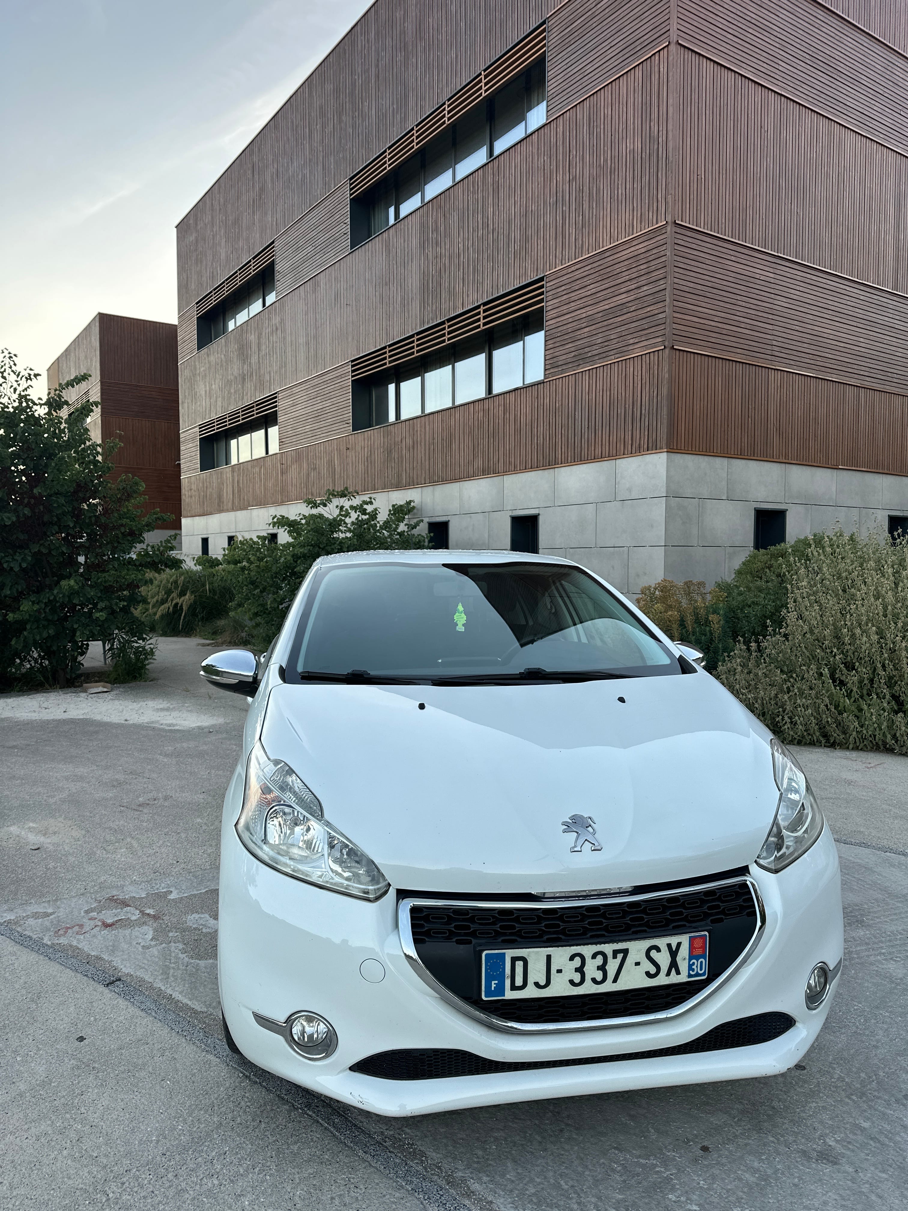 Peugeot 208 PEUGEOT 208, 2014, Essence 95