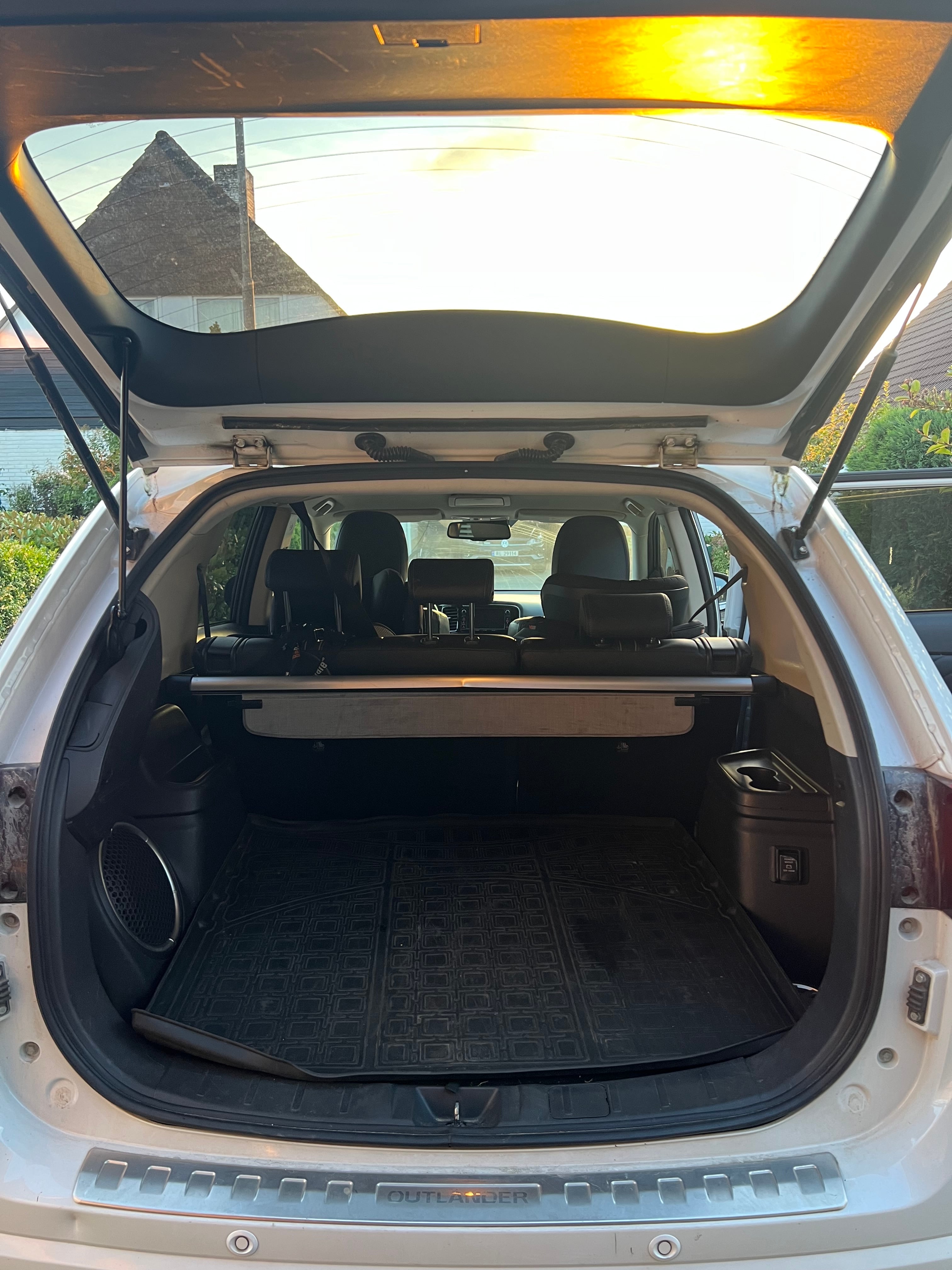 Mitsubishi Outlander PHEV MOTION with Backup camera