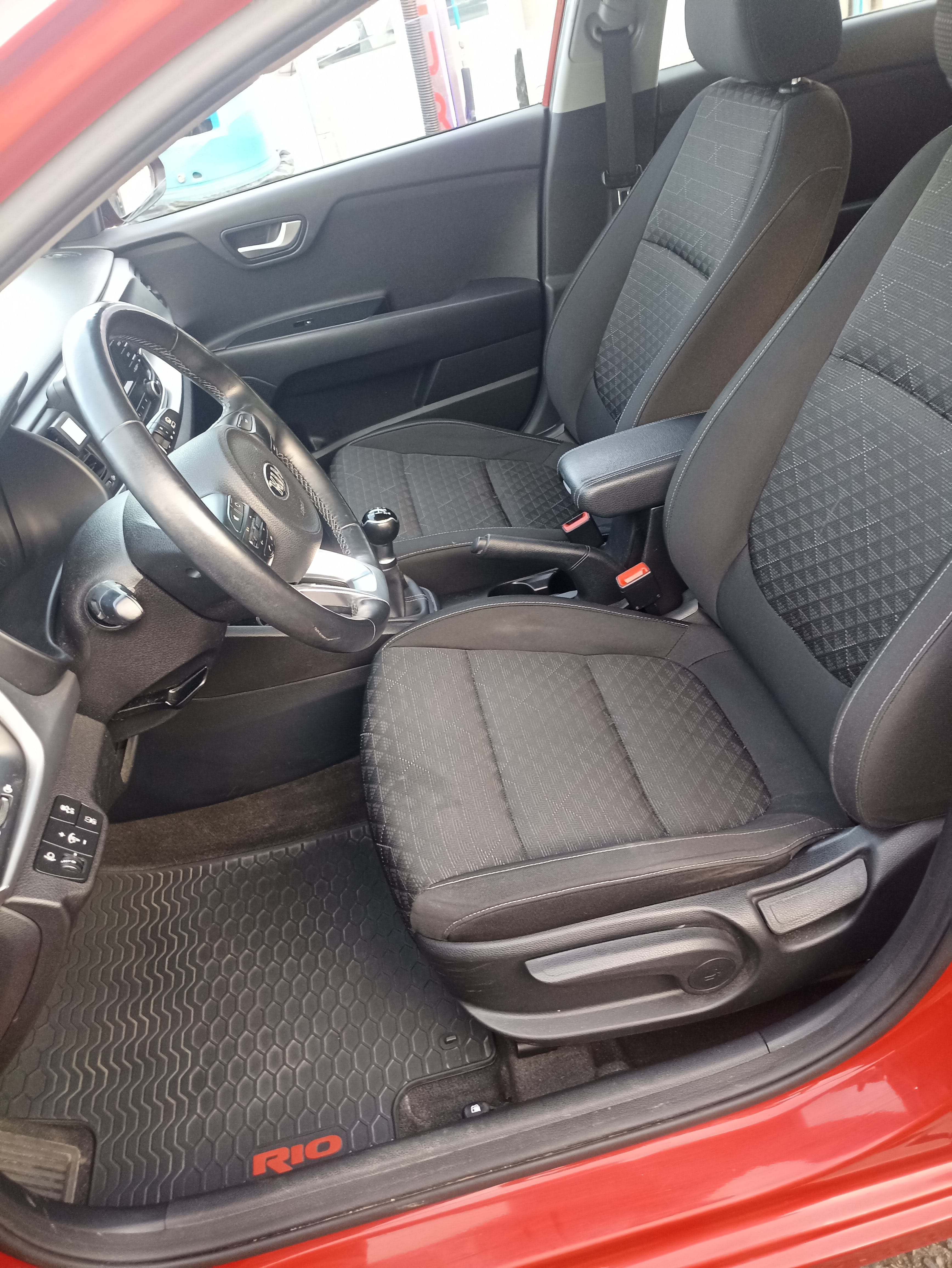 Kia Rio 4 avec Autoradio