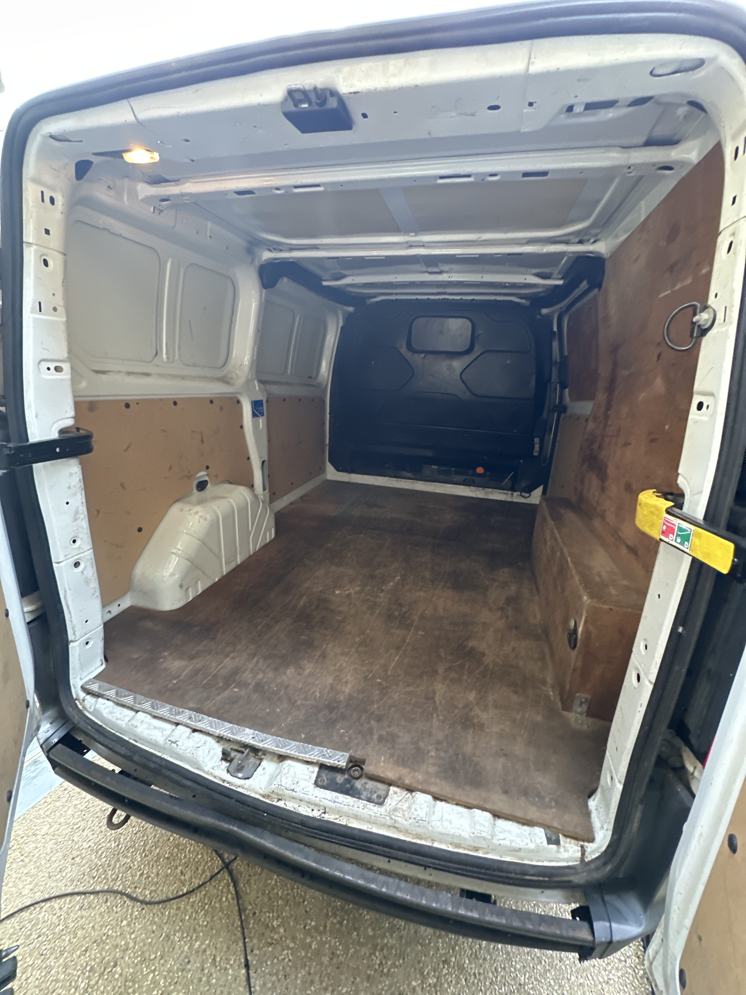 Ford Transit Custom Fourgon Utilitaire 2.2 TDCI (74 KW / 100ch) camion