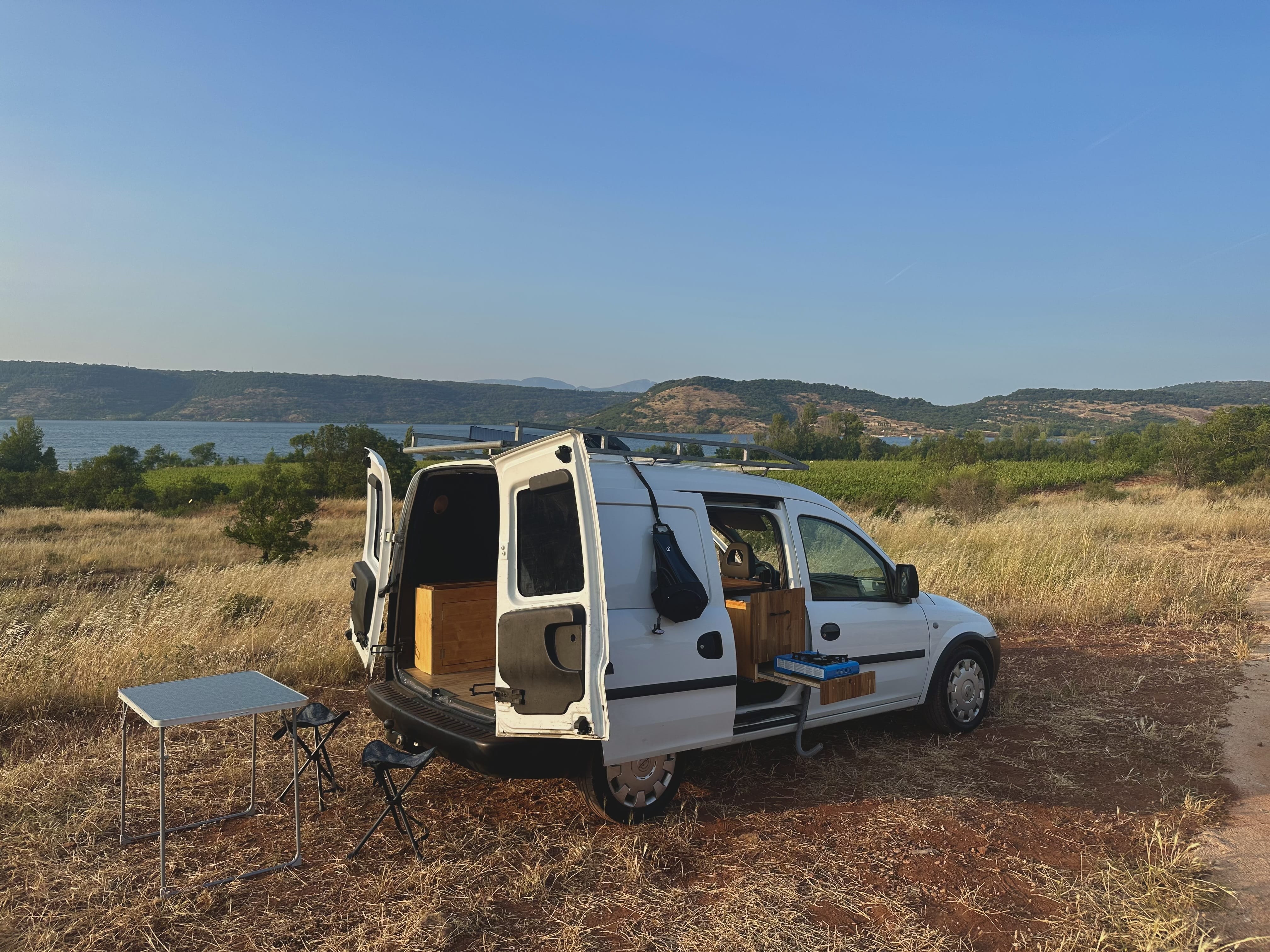 Opel Combo Aménagé 2 personnes - Cuisine - Douche solaire - Lit 2 places, 2011, Diesel
