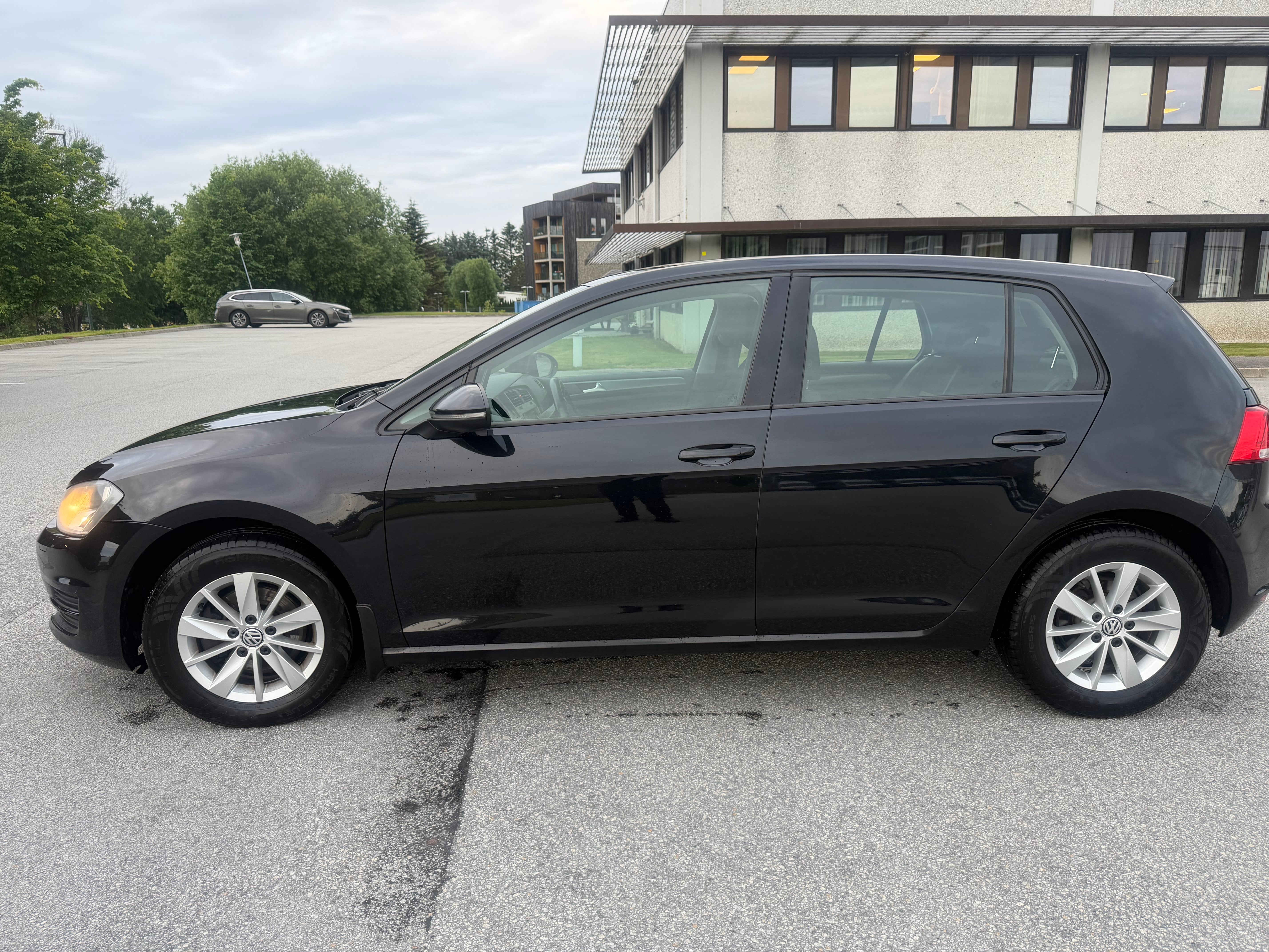 Volkswagen Golf with Air conditioning