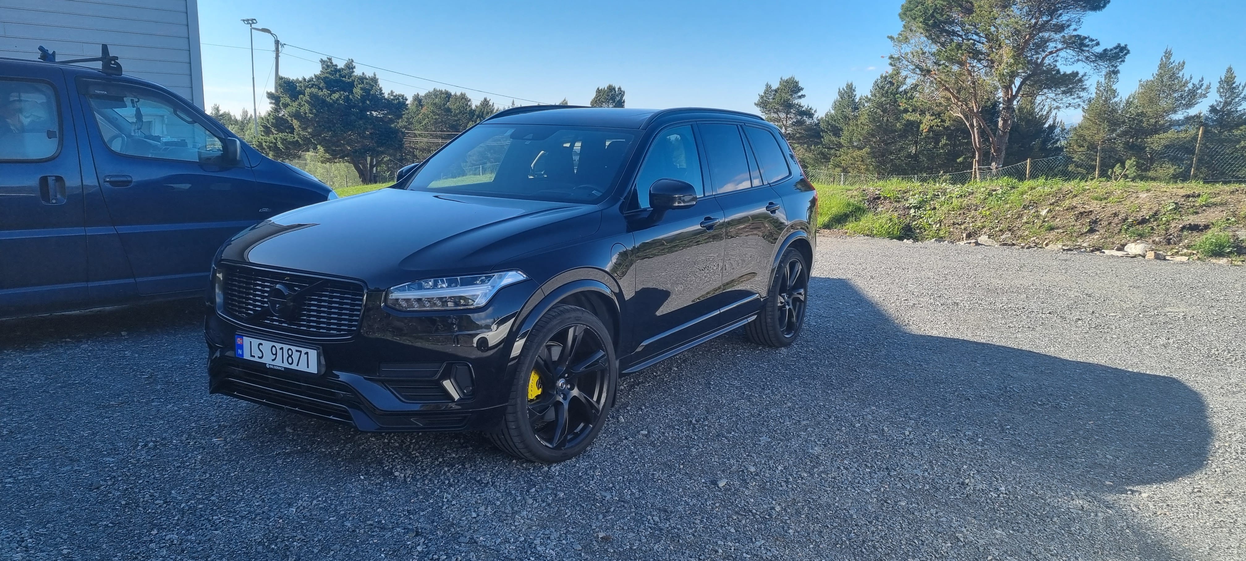 Volvo XC90 T8 R-design, 2019, Blyfri 95 / Electric (hybrid), automatic, 7 seats