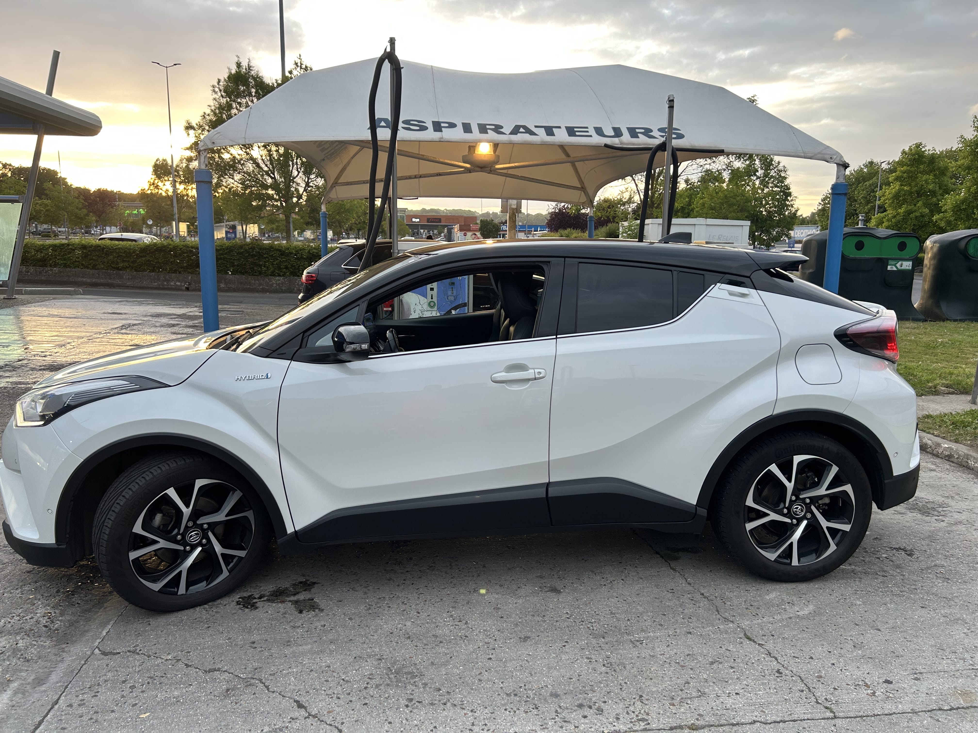 Toyota C-HR Hybrid avec Climatisation