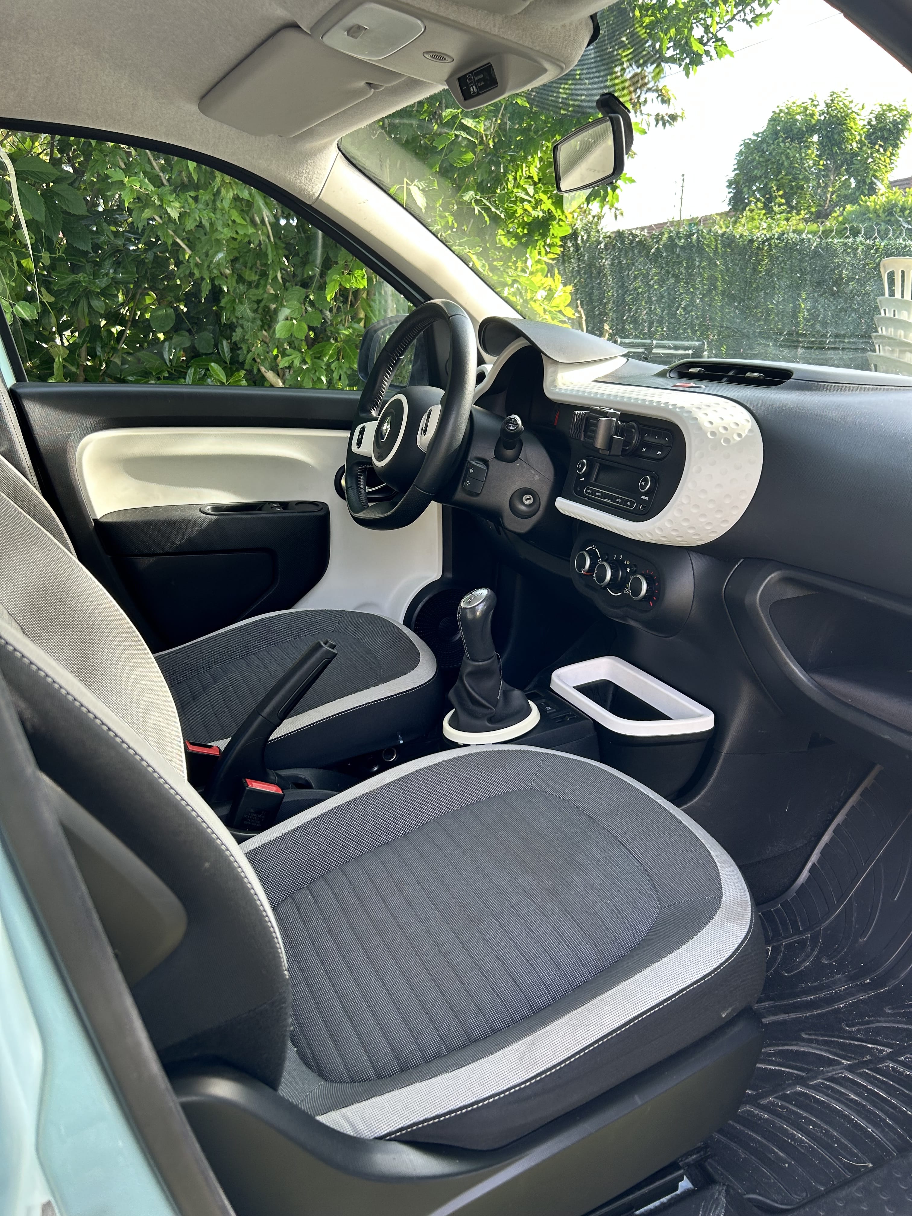 Renault Twingo III 1.0L TCE avec Entrée audio / iPod