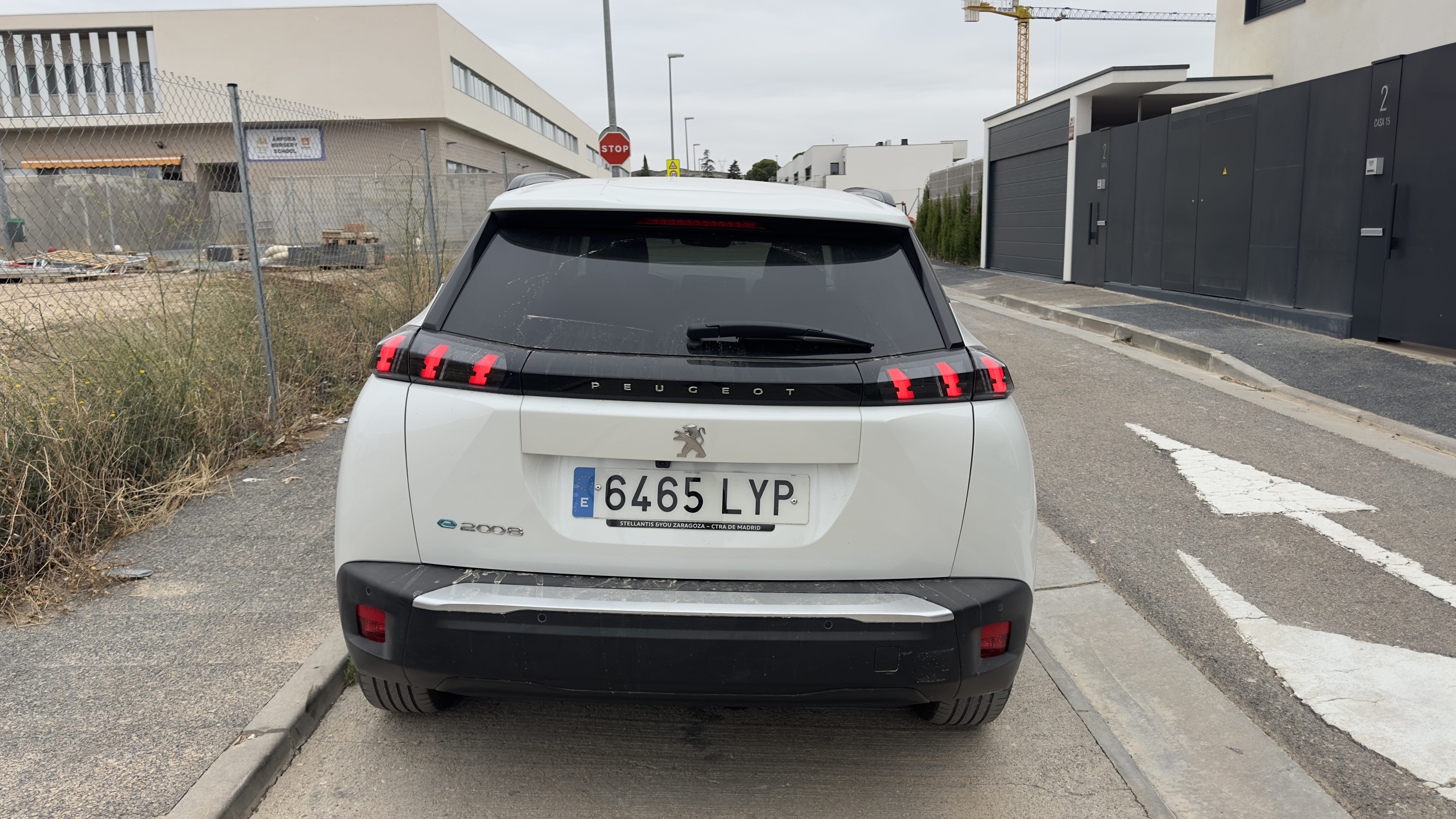 Peugeot e-2008 con GPS